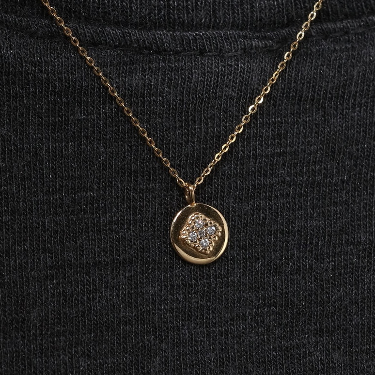 Angèle Brousse Nina collier médaille or 18 carats diamants 44 cm