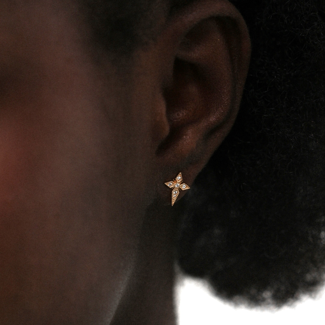 Angèle Brousse Saintes puce croix or 18 carats diamants