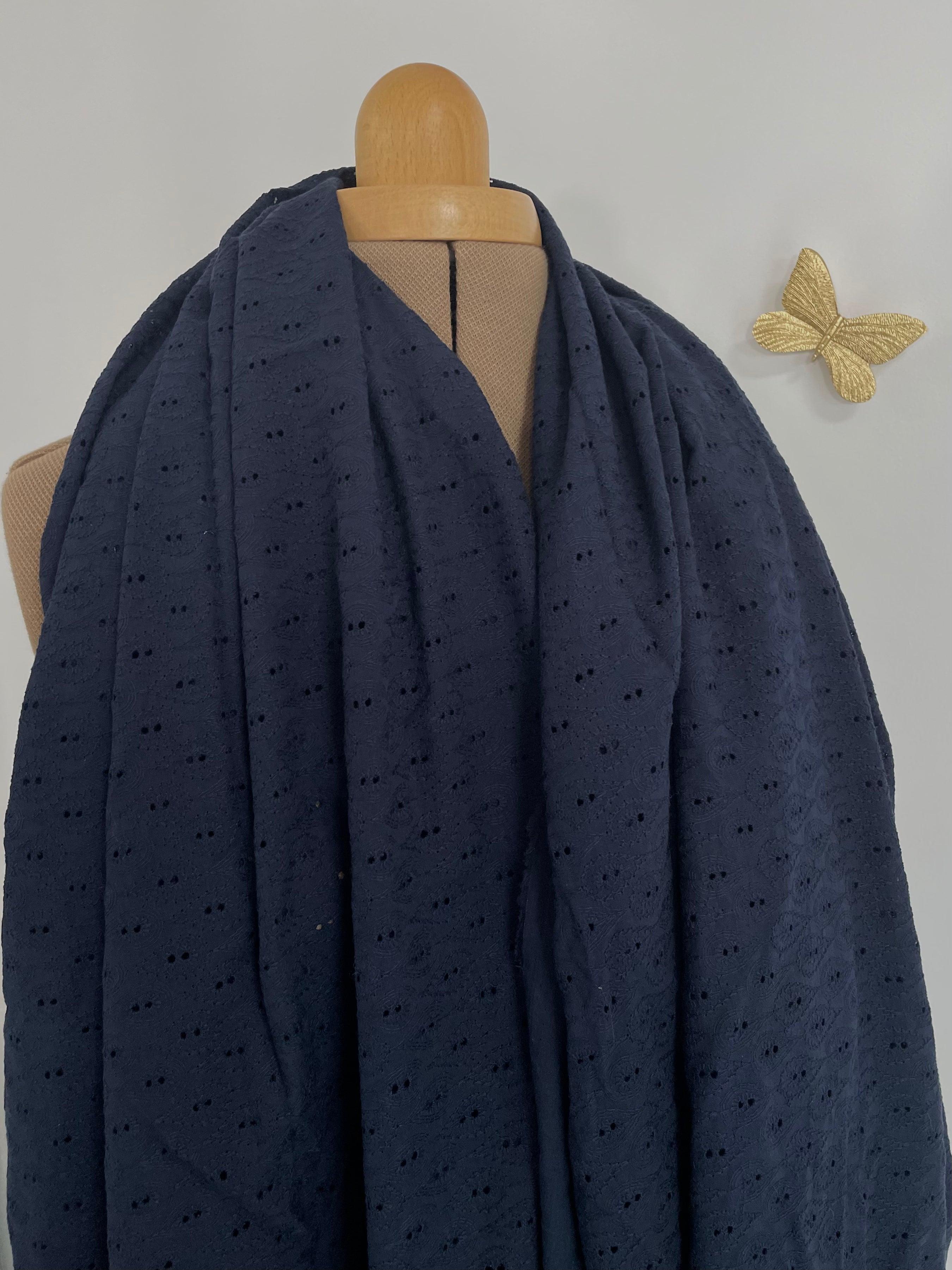 Laeti & Léa coupon broderie anglaise bleu marine 1m40 coton