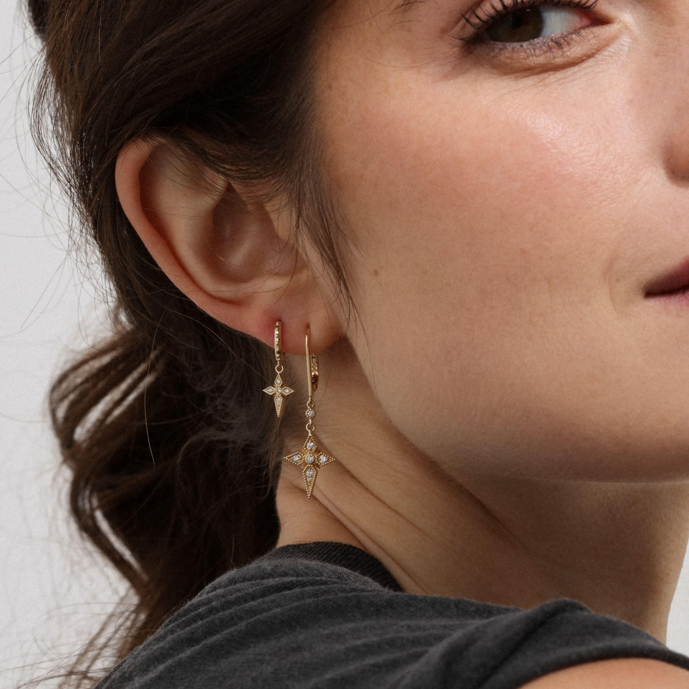 Angèle Brousse Saintes Mini Créole Croix boucles or jaune diamant