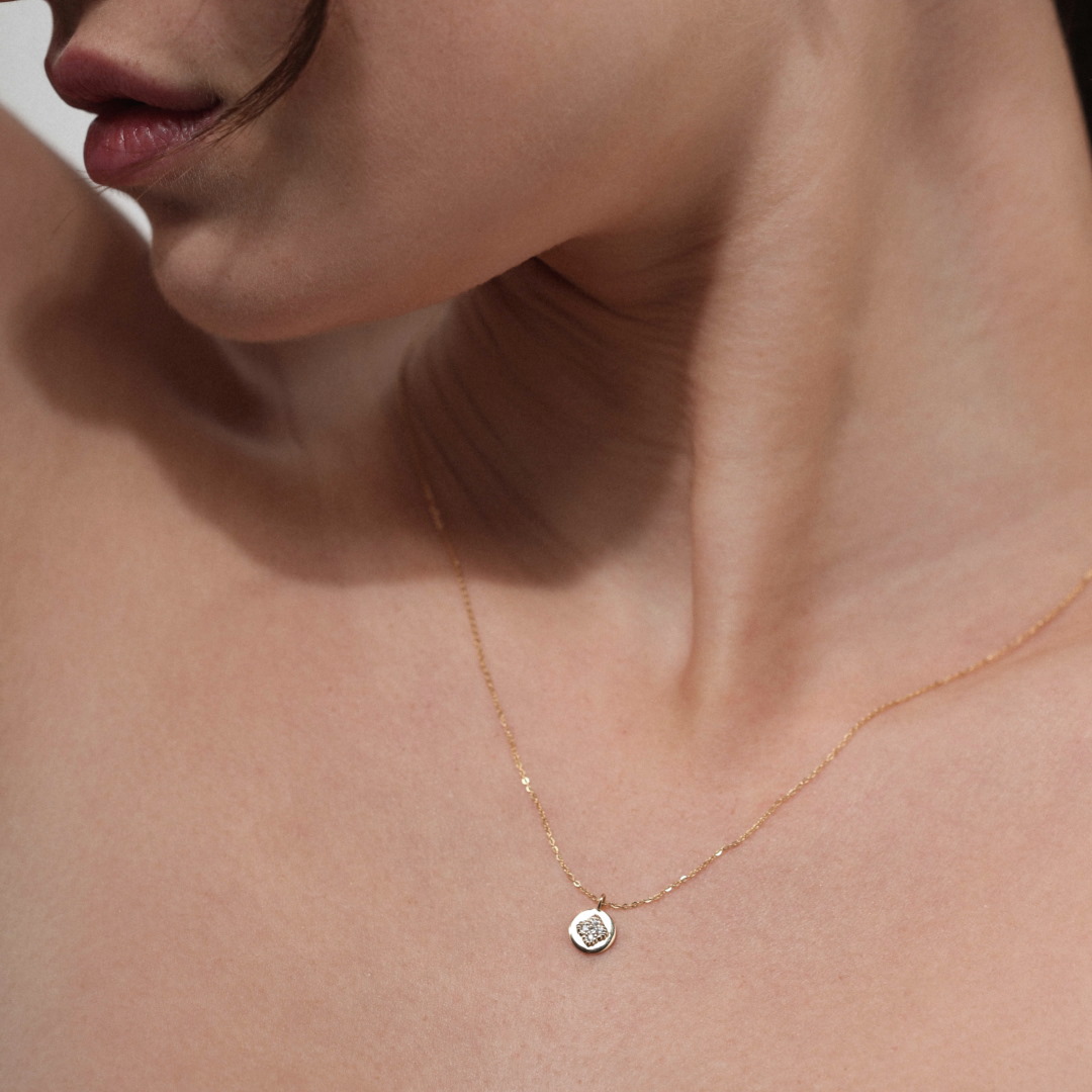 Angèle Brousse Nina collier médaille or 18 carats diamants 44 cm