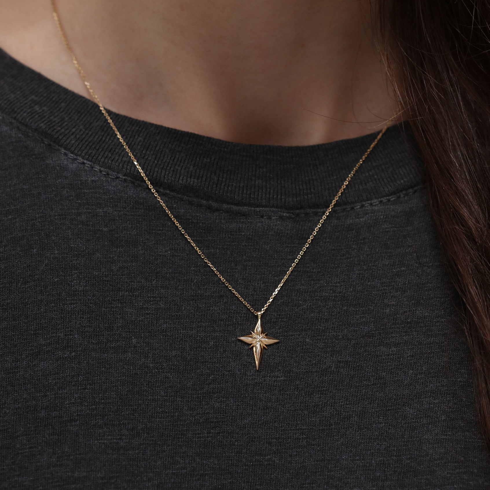 Angèle Brousse Saintes collier croix or 18 carats 40-43 cm