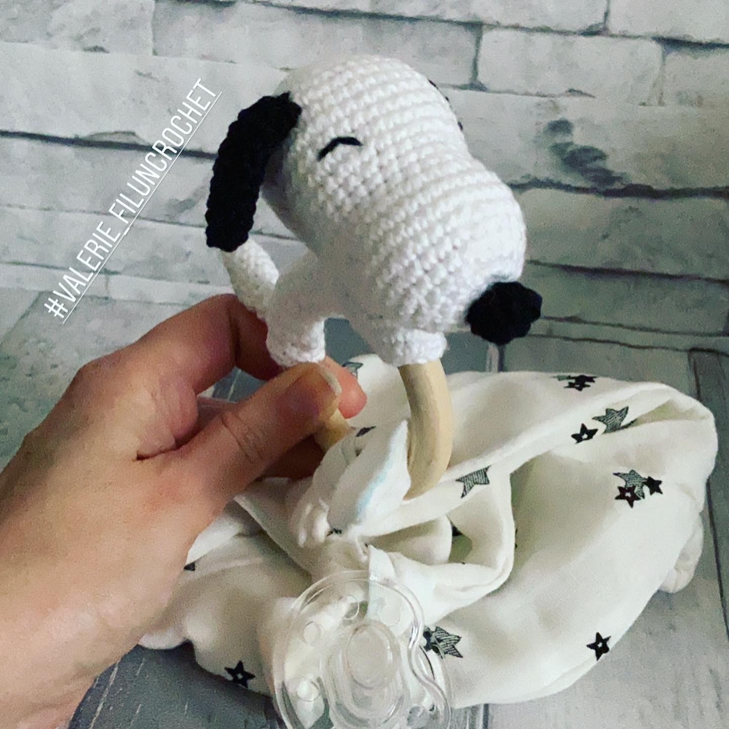 Valerie Fil Un Crochet Snoopy patron crochet chien anneau