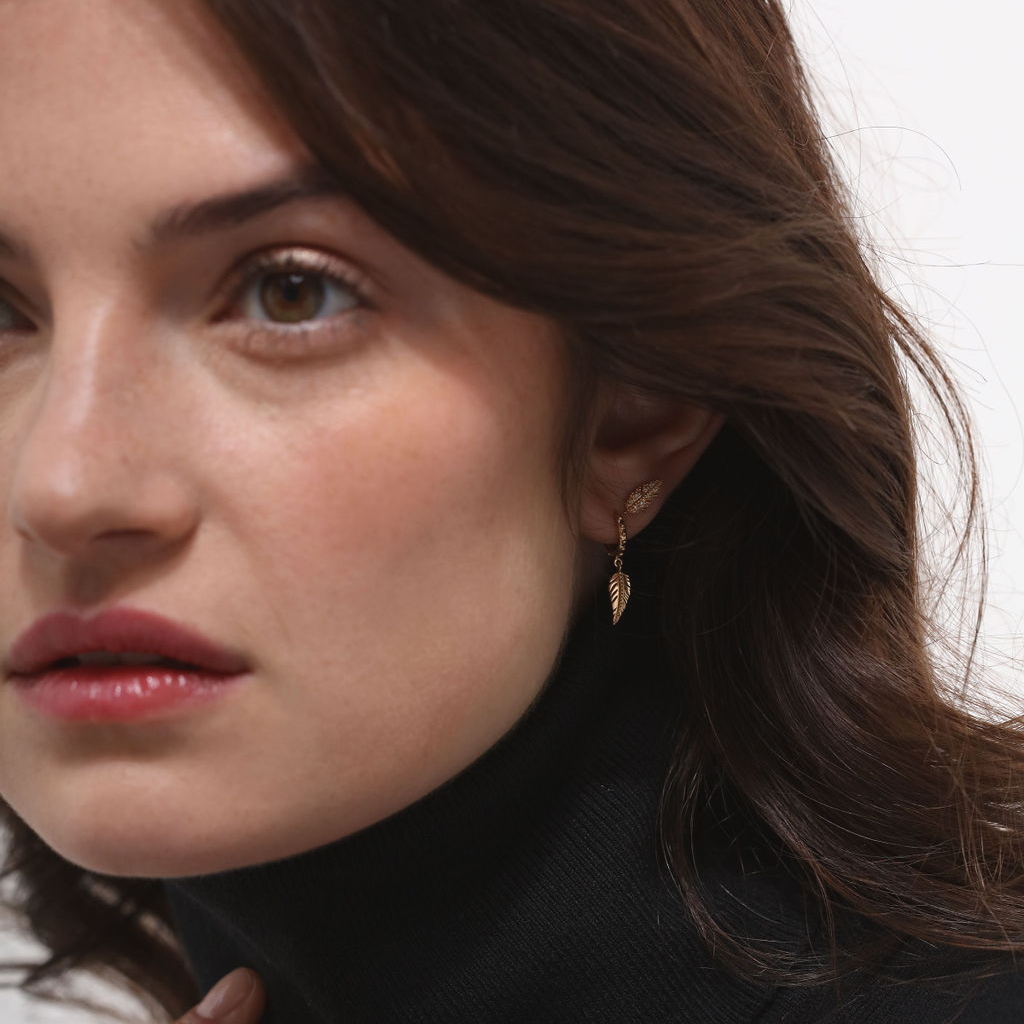 Angèle Brousse Suki puce plume boucle d'oreille or jaune diamants