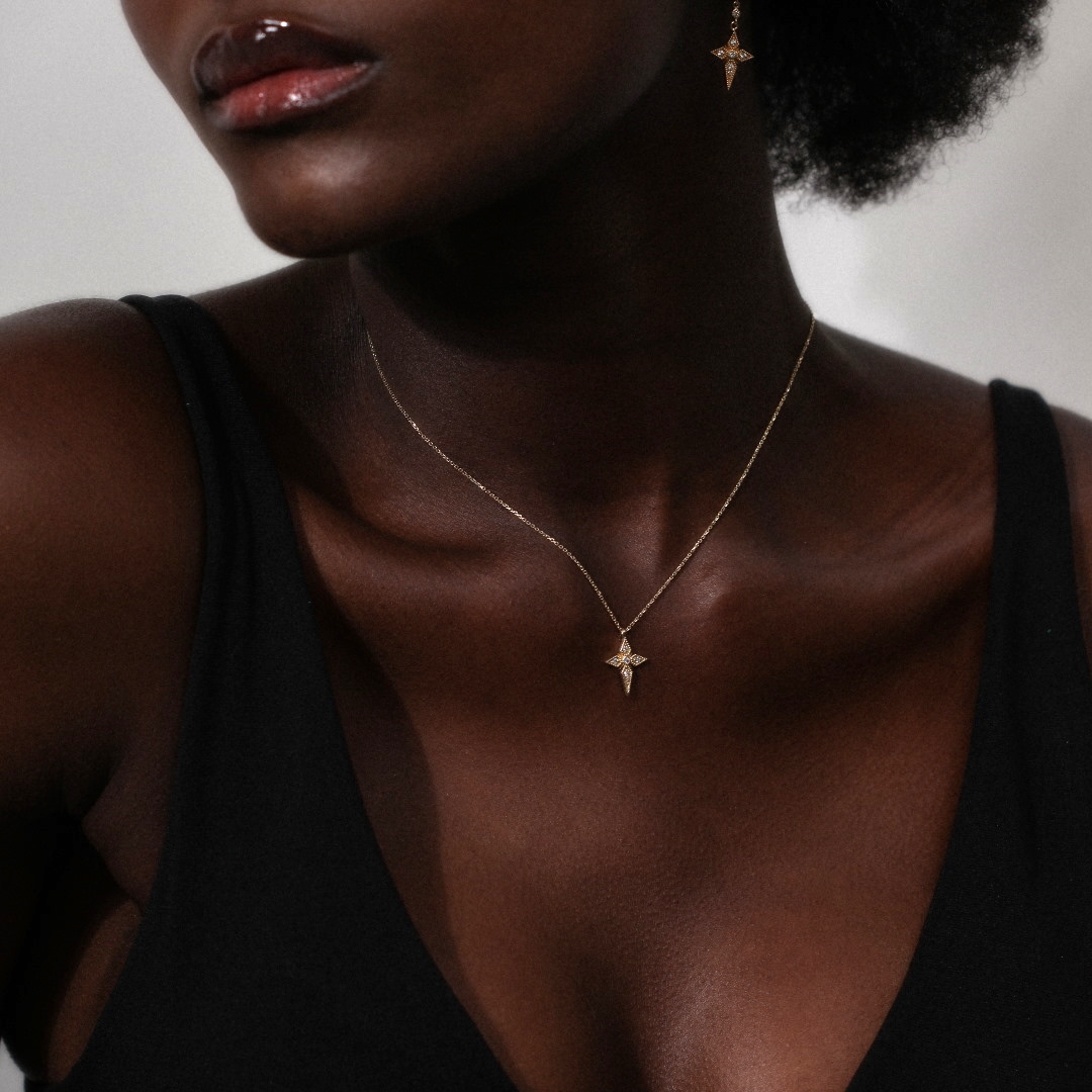 Angèle Brousse Saintes collier croix or 18 carats diamants