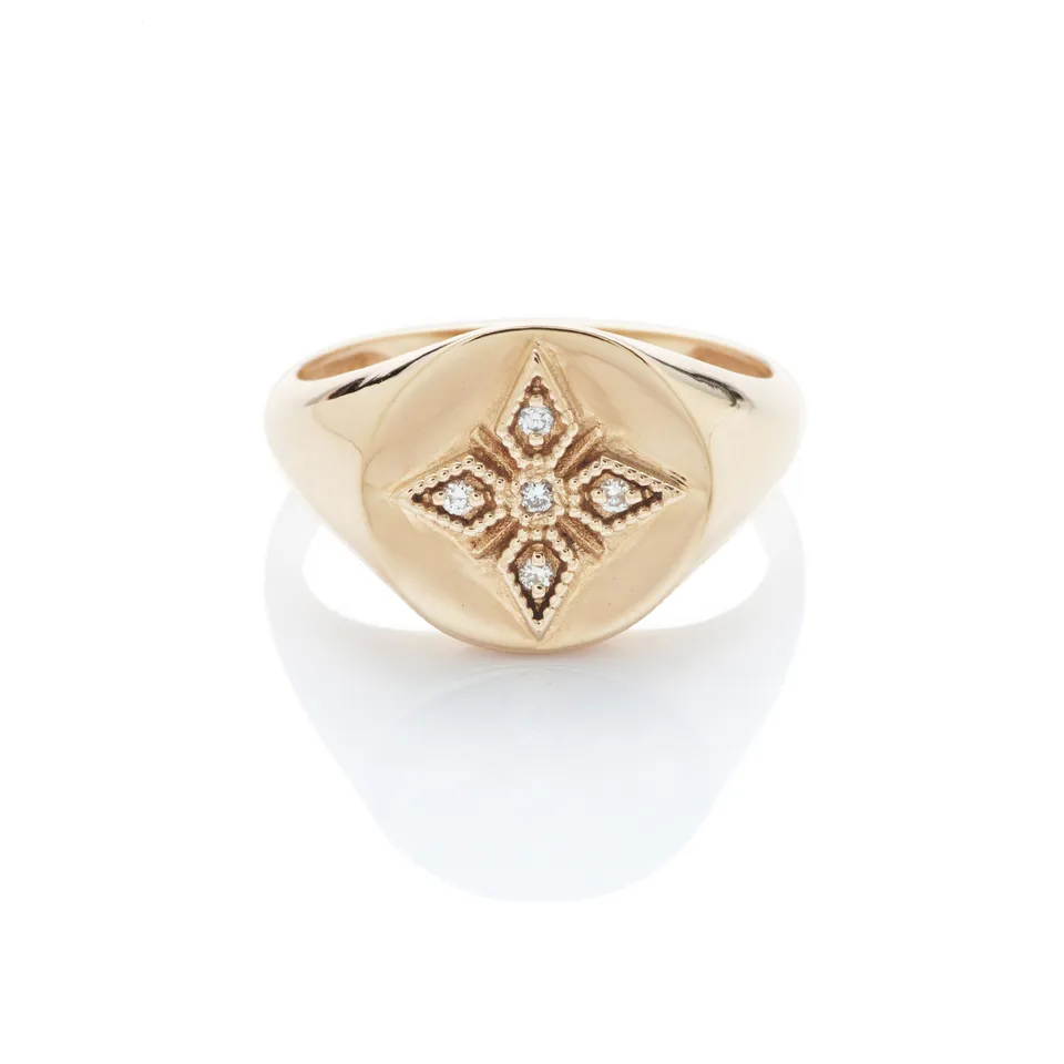Angèle Brousse Saintes chevalière croix or jaune 14 carats