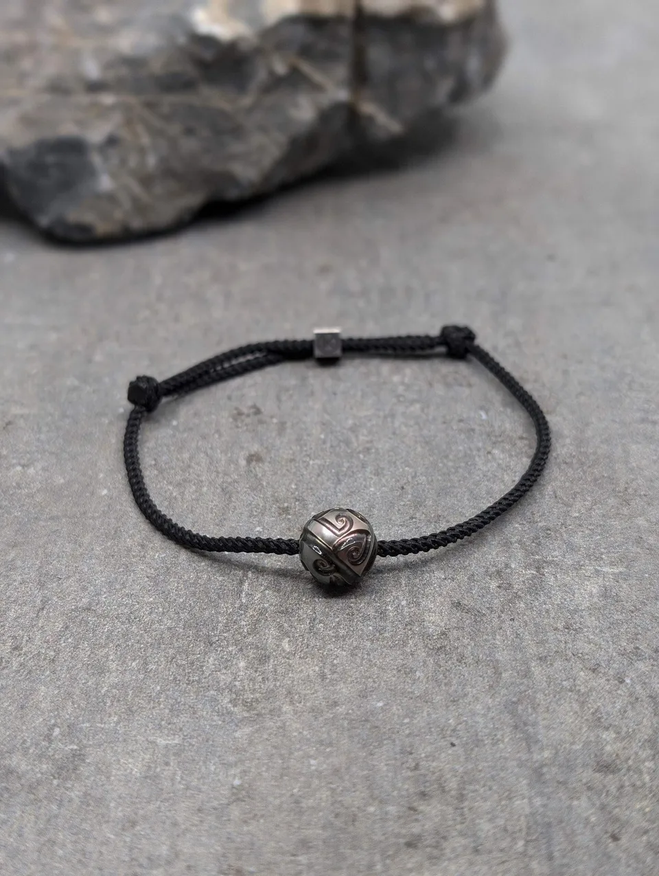 IKOBA Bracelets Cordon Réglable Perle Tahiti Gravée Deux Points