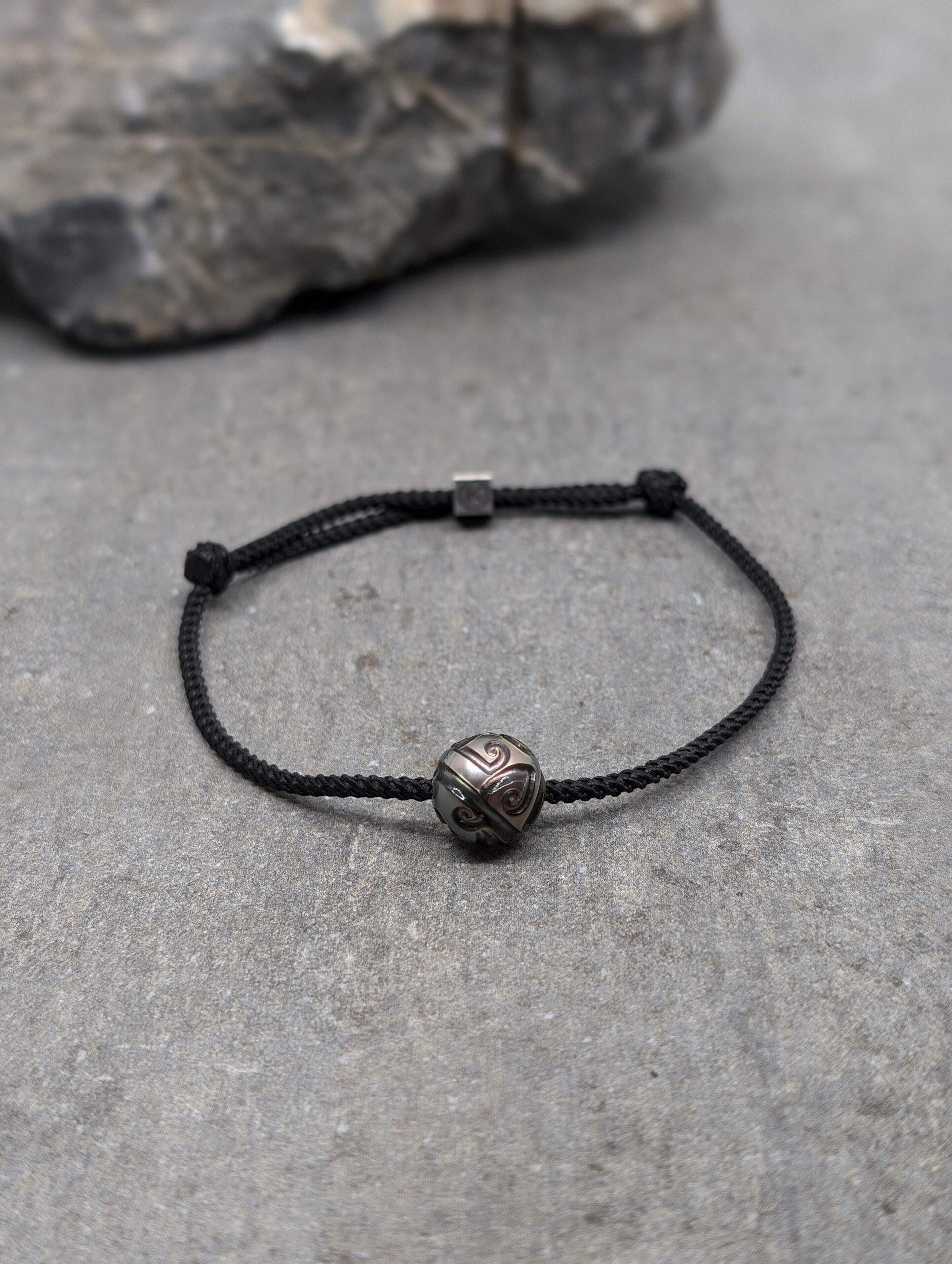 IKOBA Bracelets Cordon Réglable Perle Tahiti Gravée Deux Points