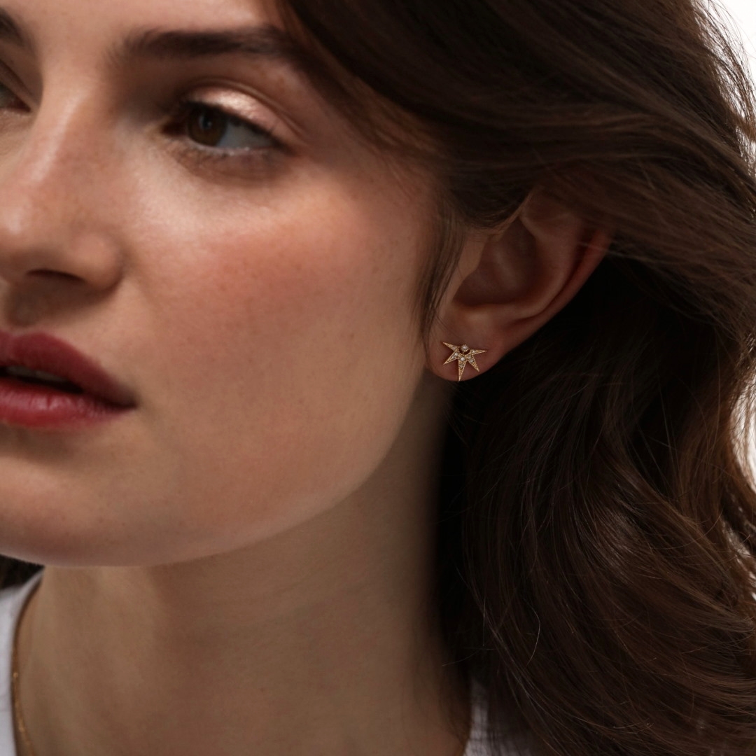 Angèle Brousse Janis demi-étoile boucle d'oreille or 18 carats diamants