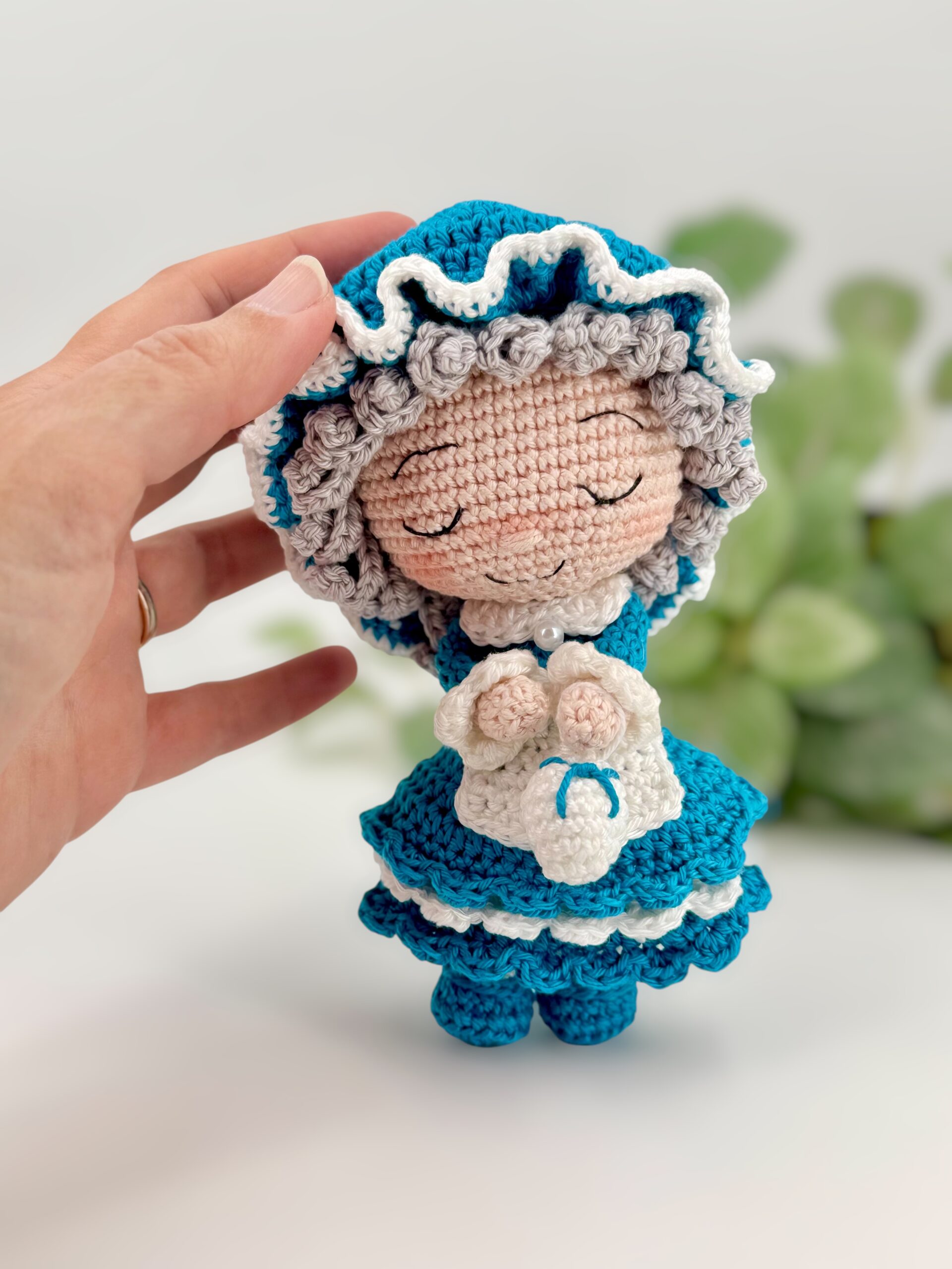Valerie Kit Chaperon Rouge chasseur et mère-grand peluche