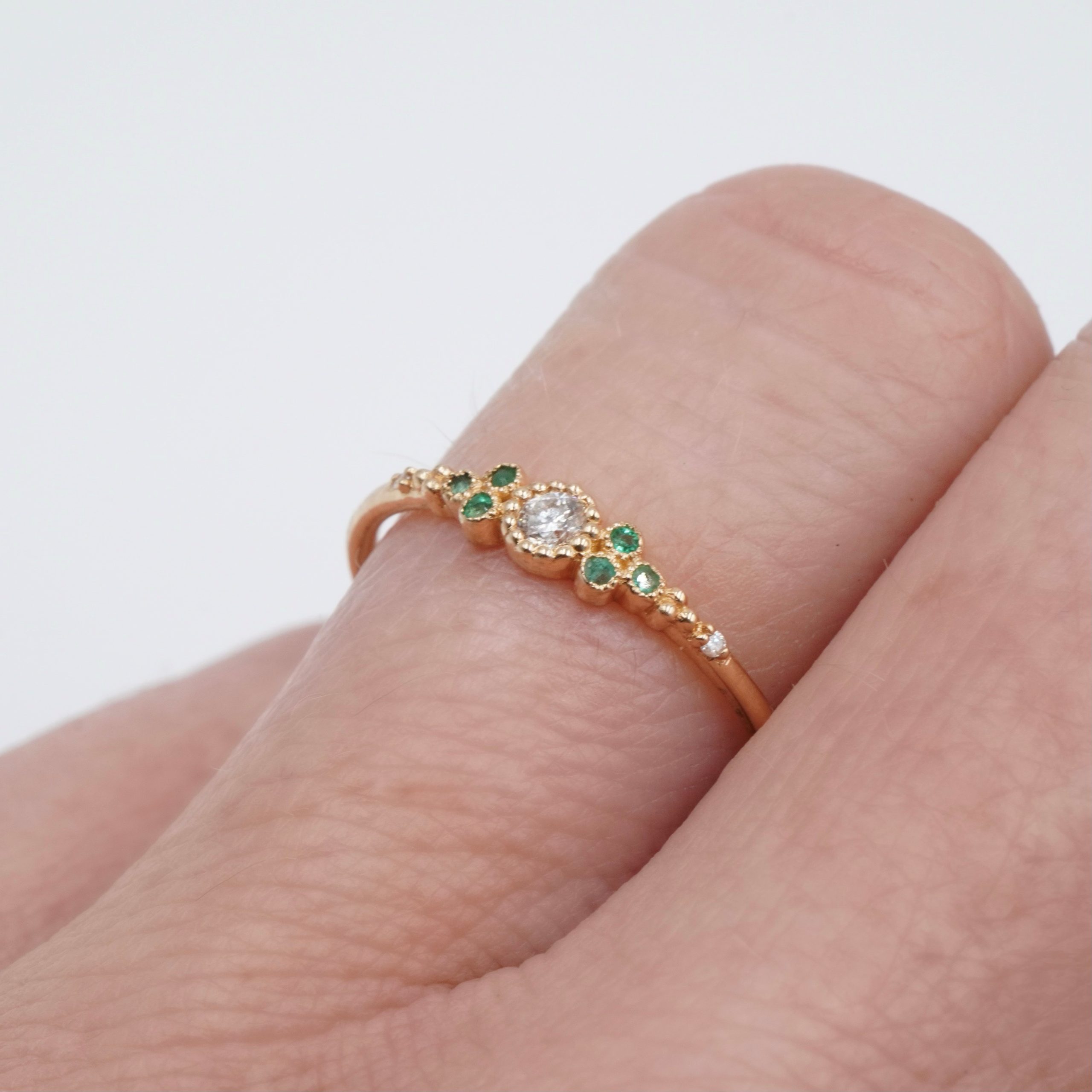 Angèle Brousse Paradis Little bague or émeraudes 6 pierres