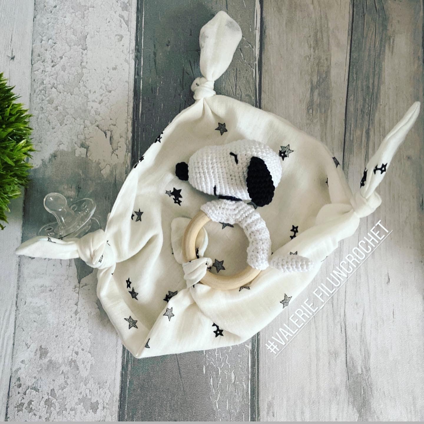 Valerie Fil Un Crochet Snoopy patron crochet chien anneau