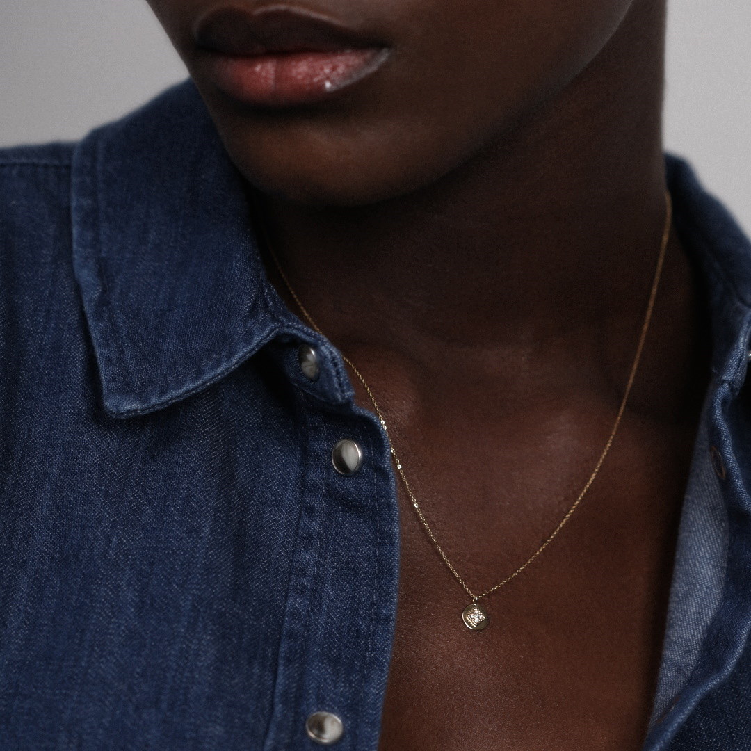 Angèle Brousse Nina collier médaille or 18 carats diamants 44 cm