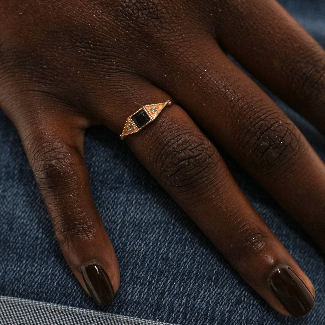 Angèle Brousse Saintes Square bague or jaune 18 carats onyx