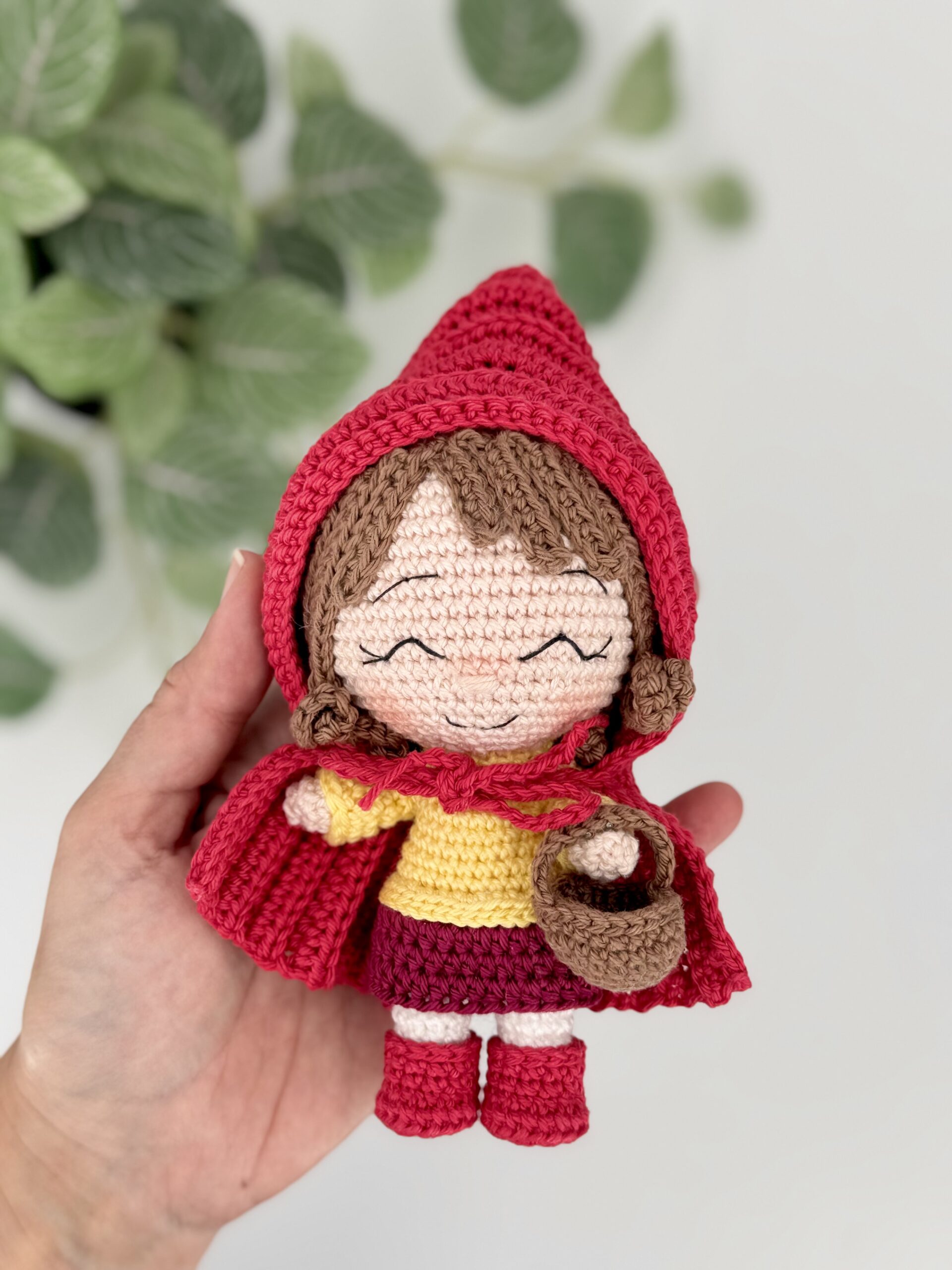 Valerie Kit Chaperon Rouge chasseur et mère-grand peluche