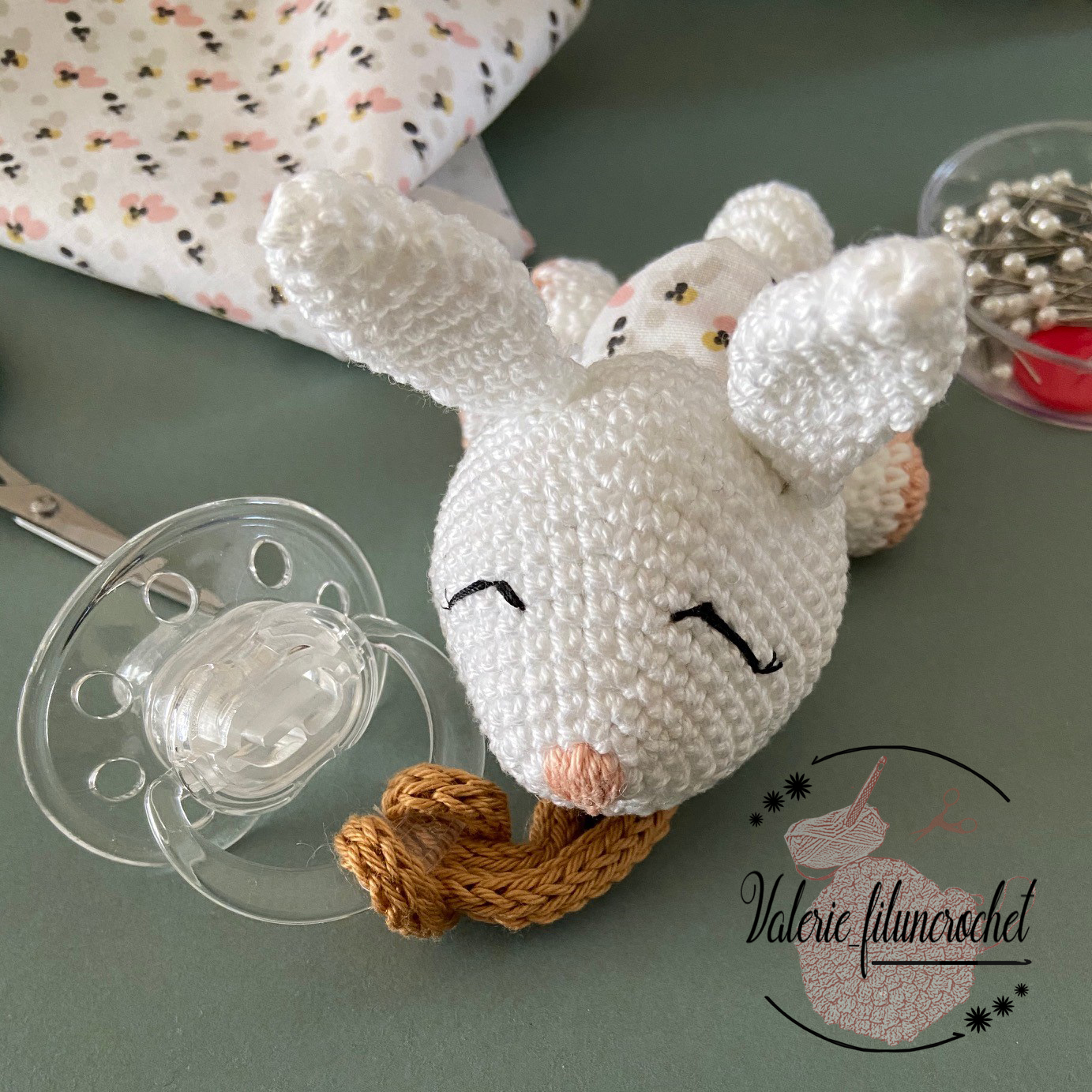Joséphine la lapine patron crochet amigurumi PDF lapin