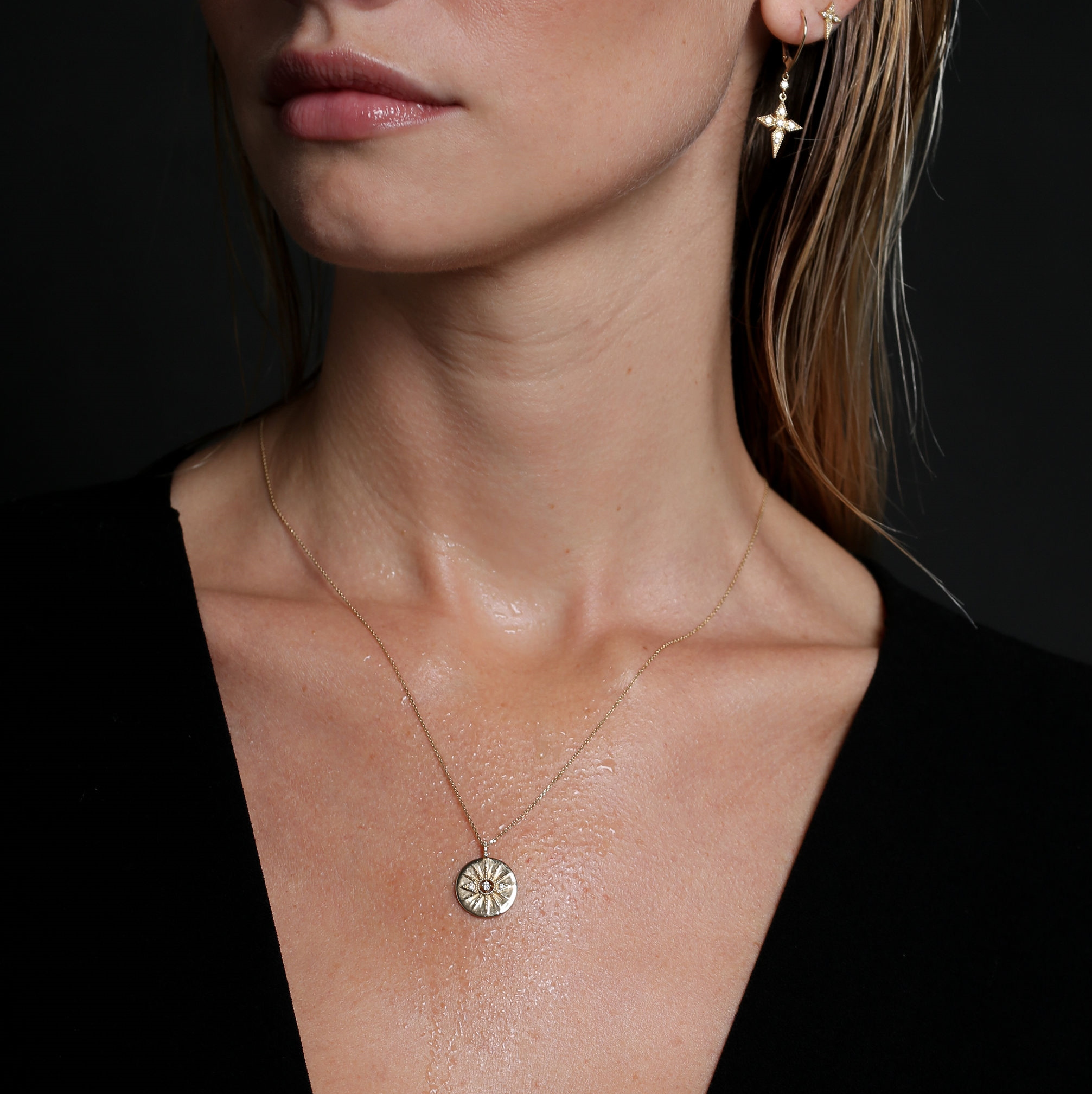 Angèle Brousse Stella Sun collier médaille or 18 carats 50 cm