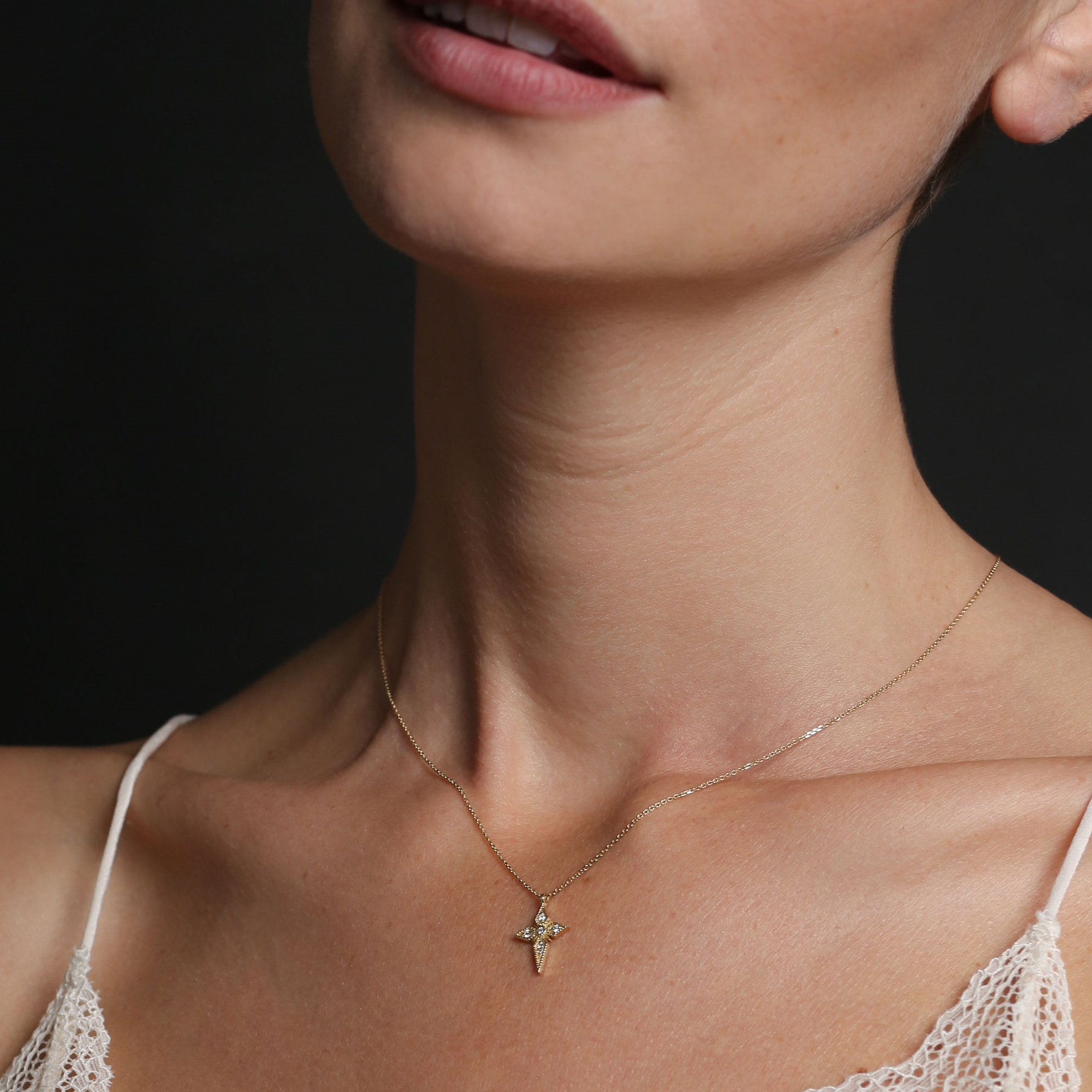 Angèle Brousse Saintes collier croix or 18 carats diamants