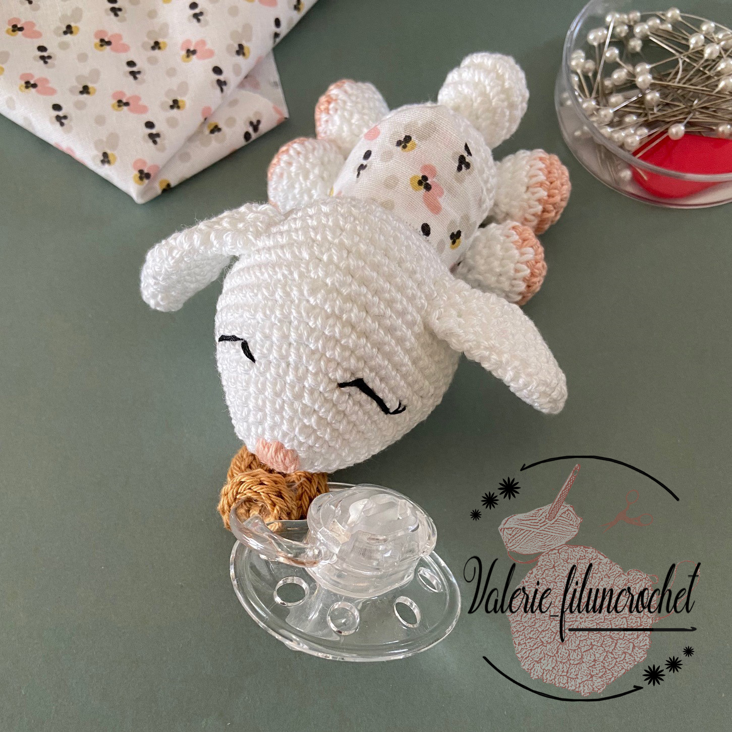 Joséphine la lapine patron crochet amigurumi PDF lapin