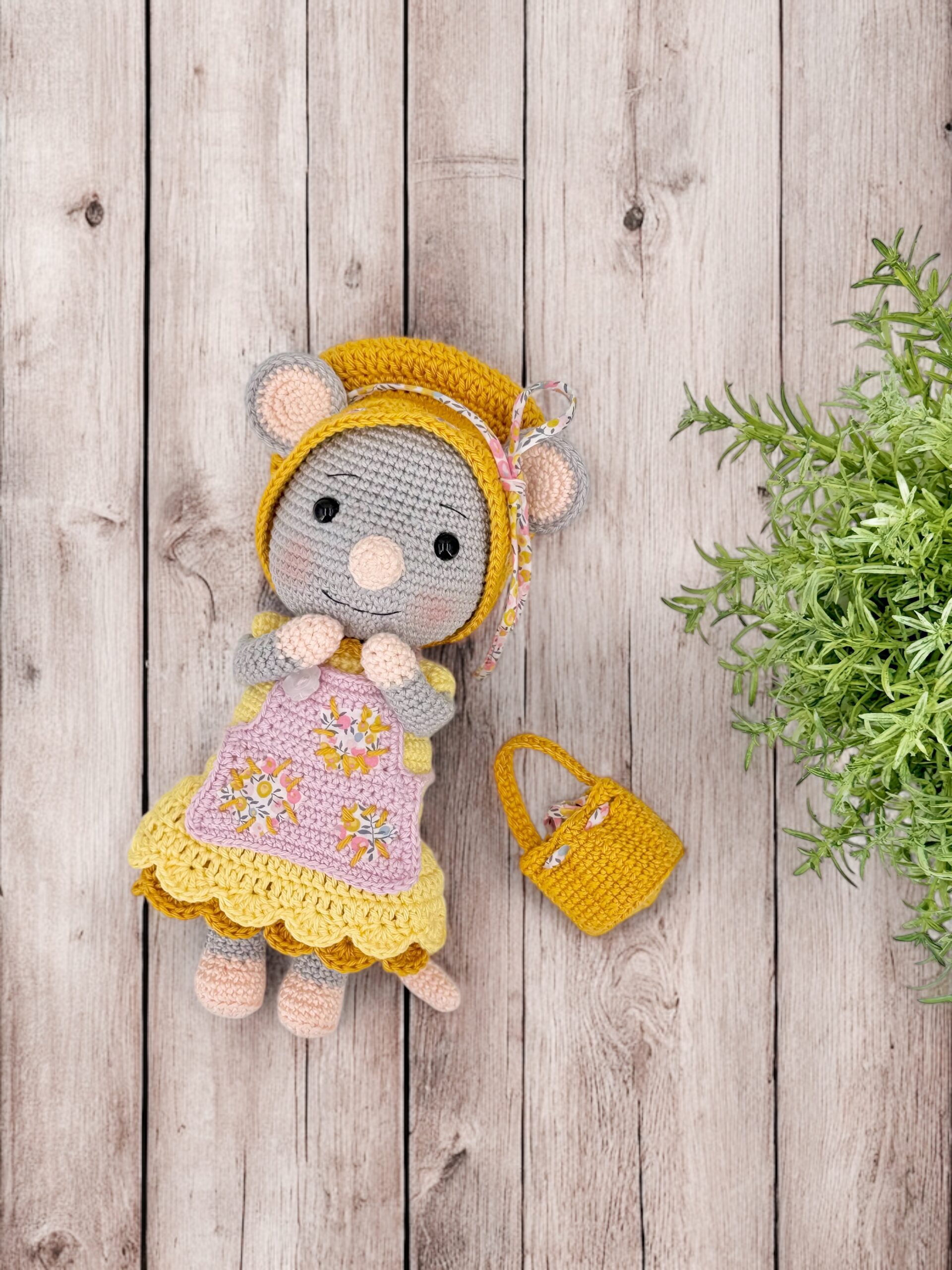 Marie la jolie souris livre crochet - patron amigurumi enfant