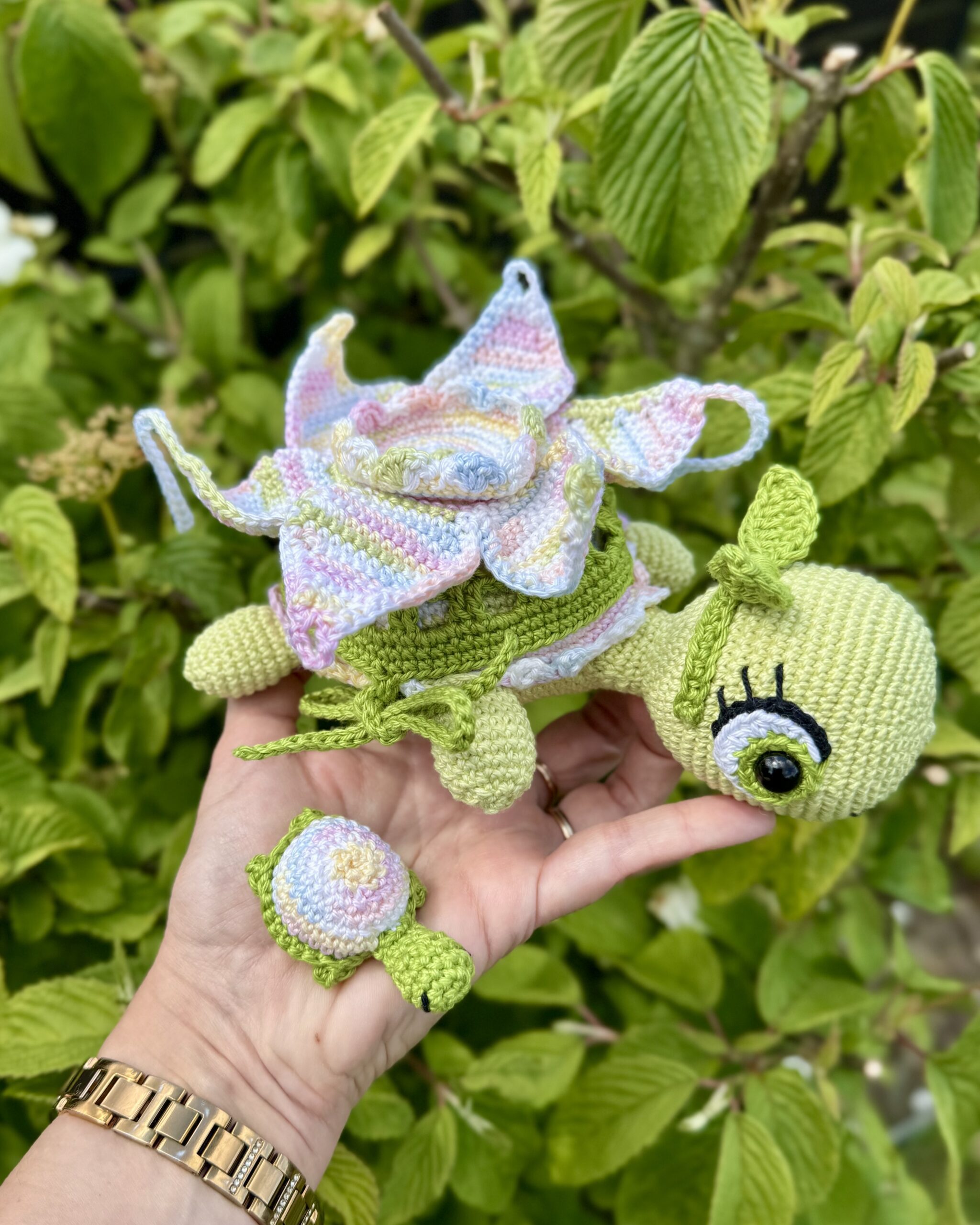 Valerie Fil Un Crochet Kit Naïa tortue fleurie kit crochet tortue
