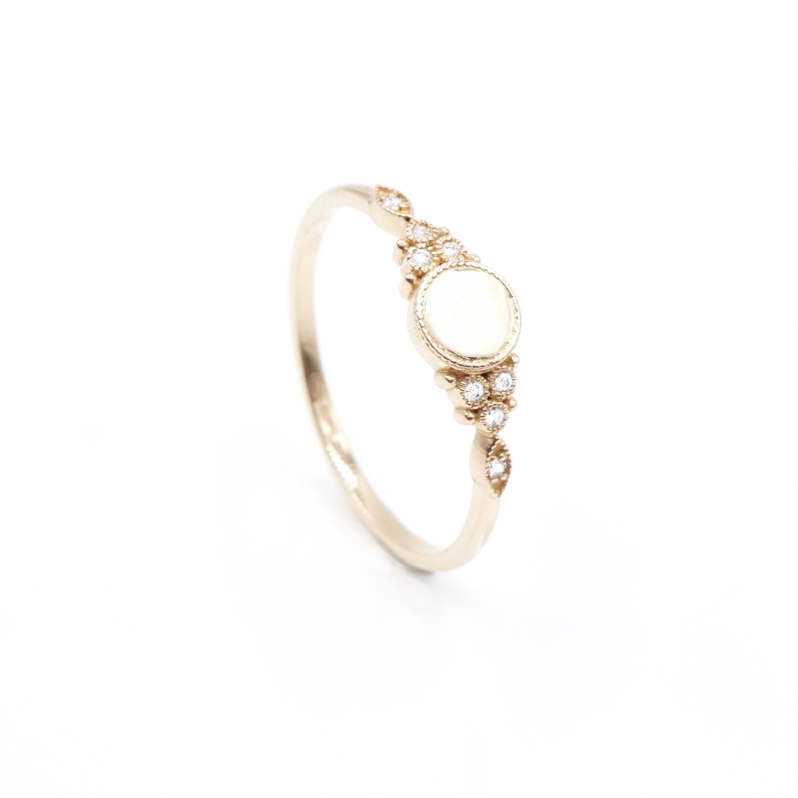 Angèle Brousse Susie Gold bague or 18 carats diamant gravable