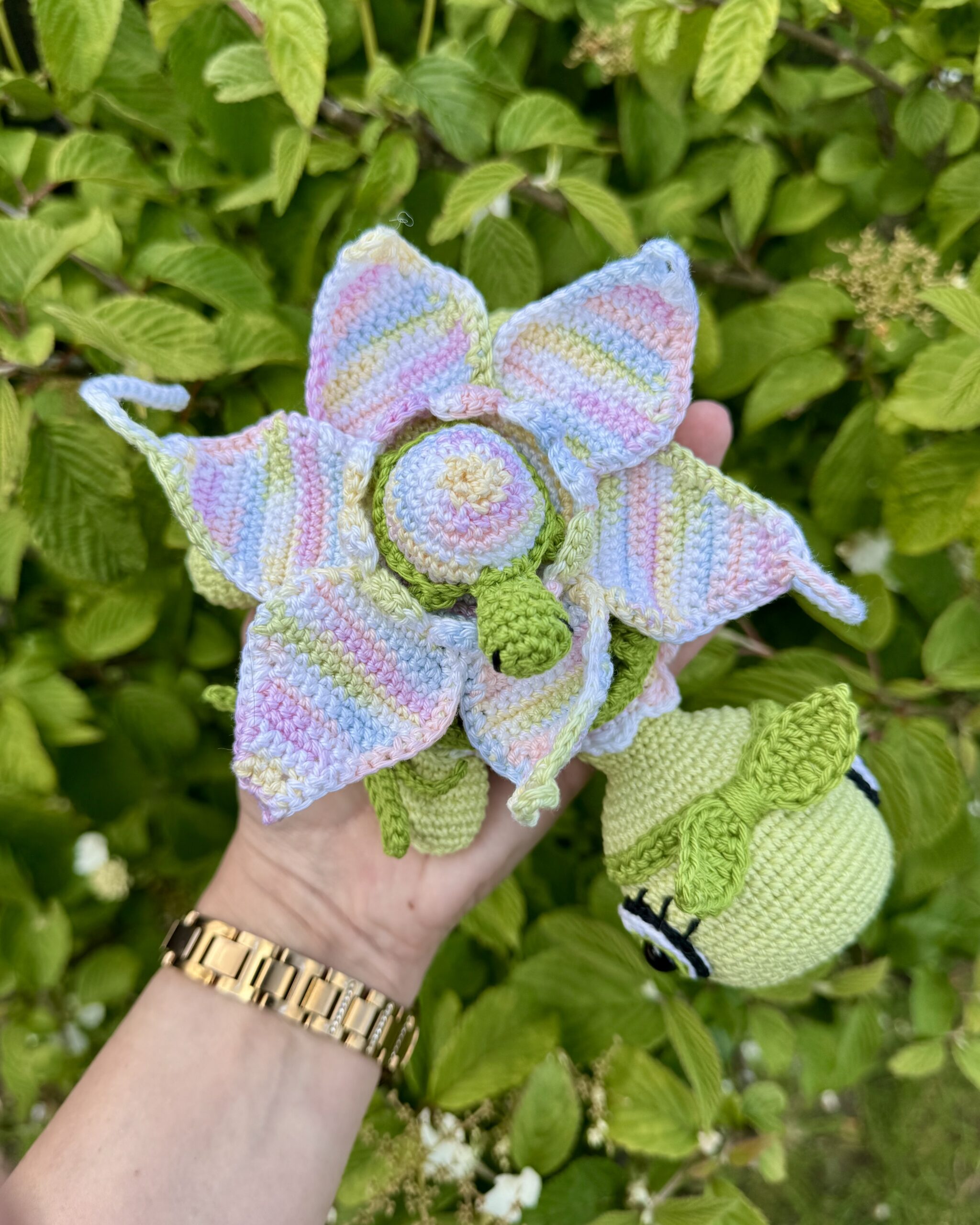 Valerie Fil Un Crochet Kit Naïa tortue fleurie kit crochet tortue