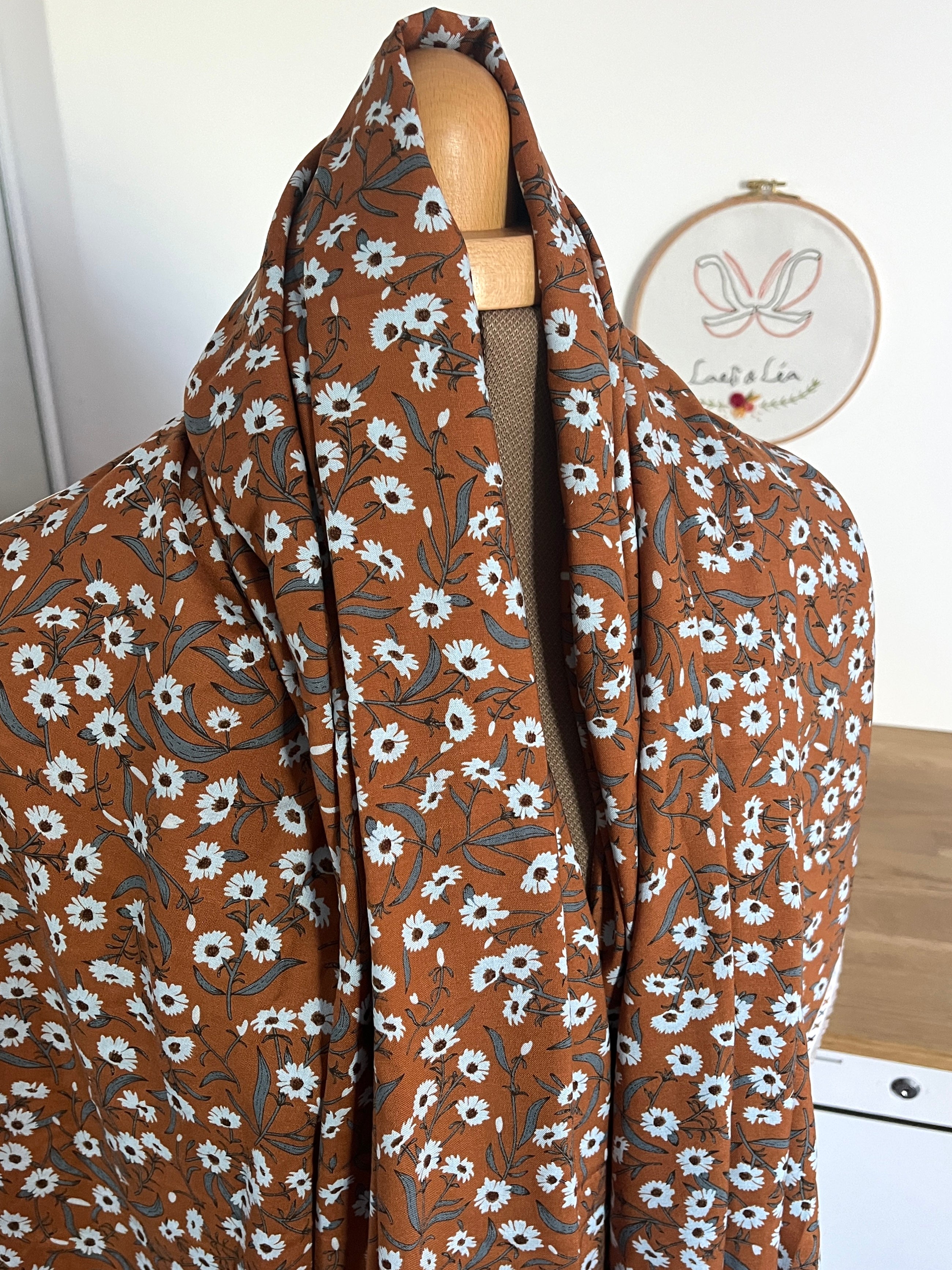 Laeti & Léa Camomile S tissu viscose Brun Cajou coupon 2m20