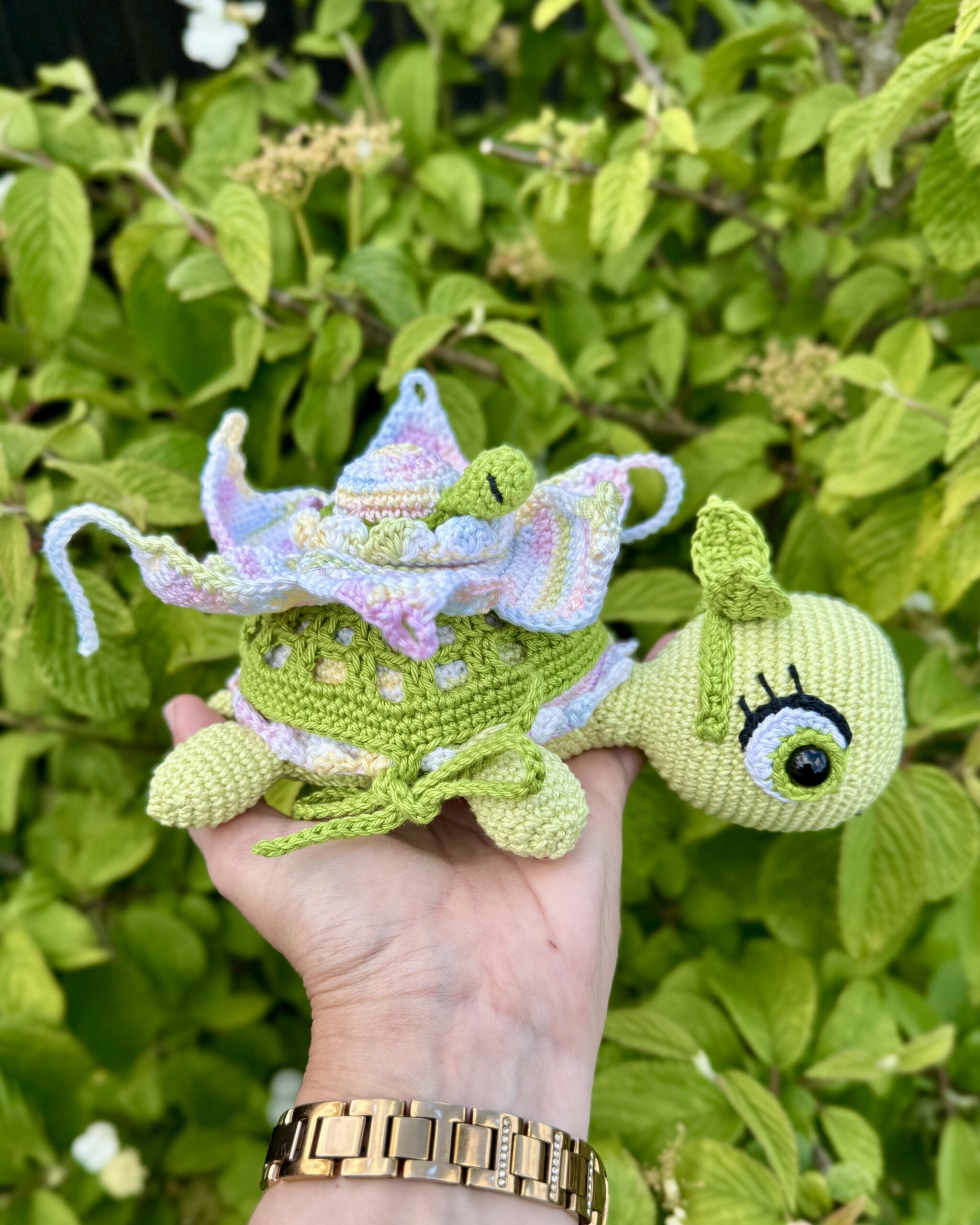 Valerie Fil Un Crochet Kit Naïa tortue fleurie kit crochet tortue