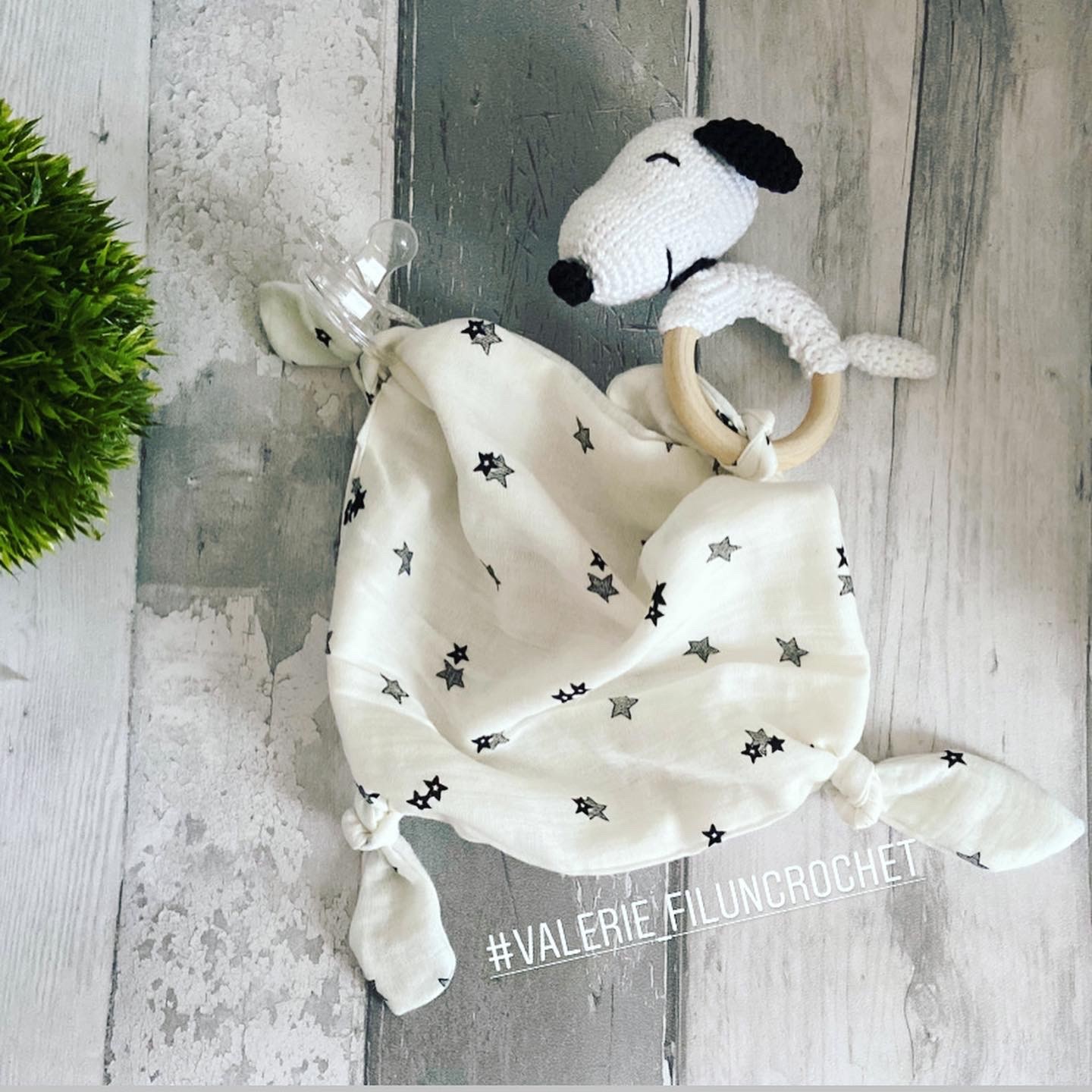 Valerie Fil Un Crochet Snoopy patron crochet chien anneau