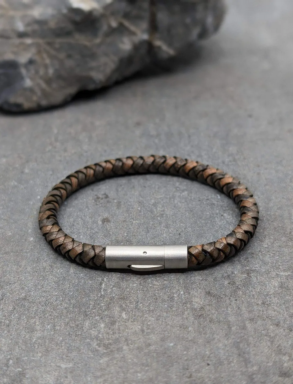 IKOBA Bracelet Cuir Rond Marron Fermoir Brossé Mat