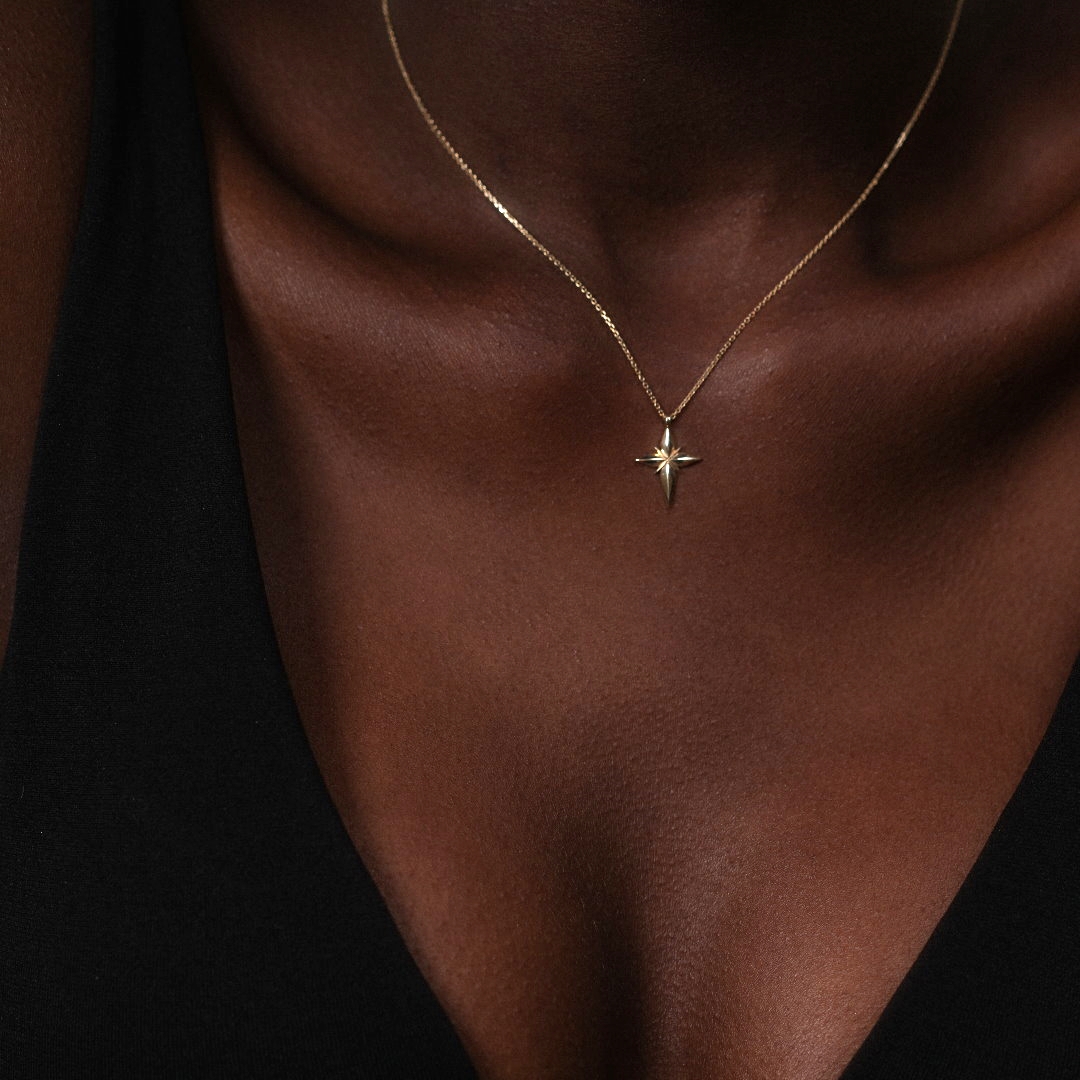 Angèle Brousse Saintes collier croix or 18 carats 40-43 cm