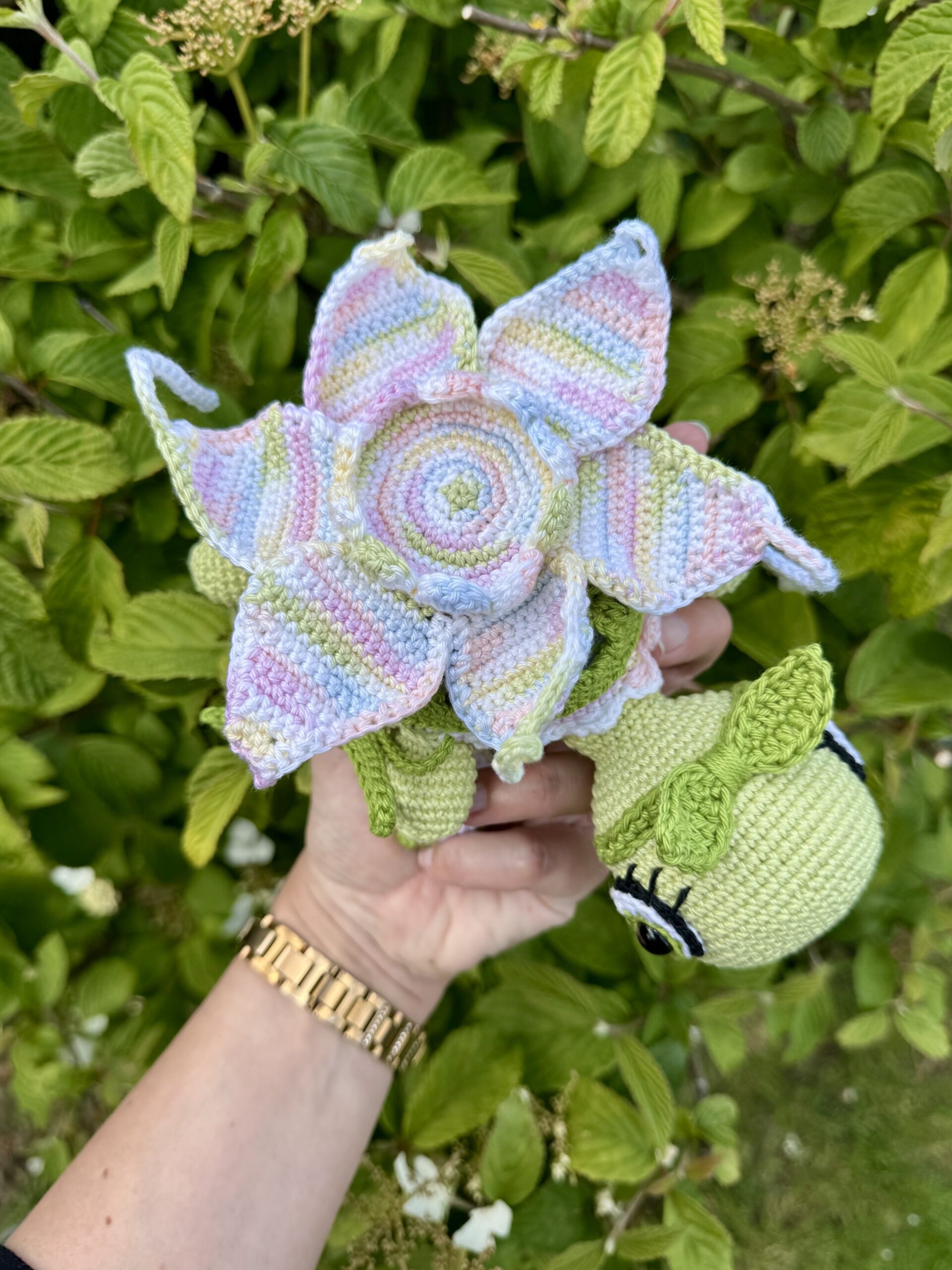 Valerie Fil Un Crochet Kit Naïa tortue fleurie kit crochet tortue