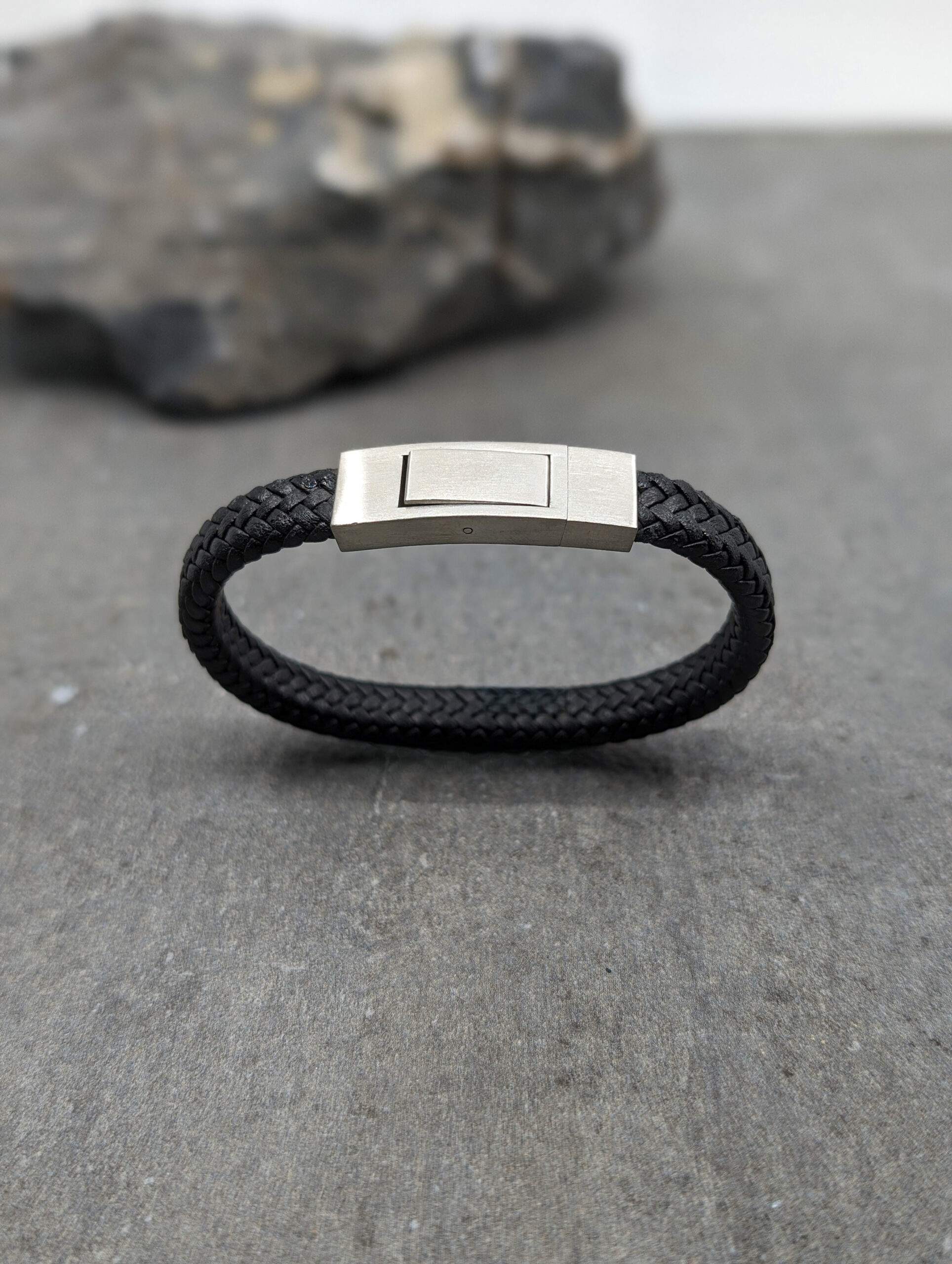 IKOBA Cuir Plat Noir Acier Brossé Bracelet Homme