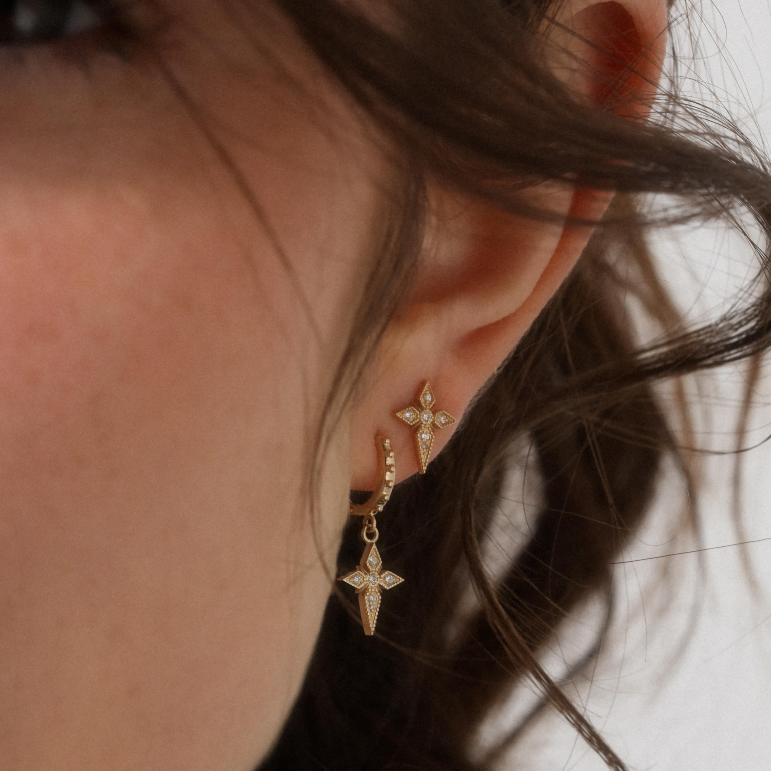 Angèle Brousse Saintes Mini Créole Croix boucles or jaune diamant