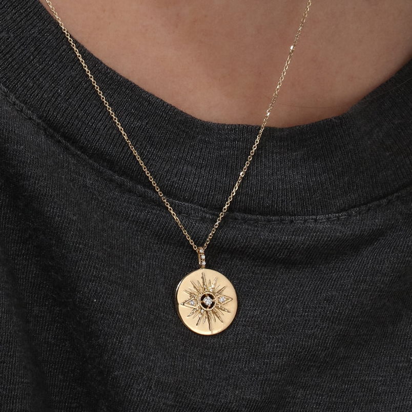 Angèle Brousse Stella Sun collier médaille or 18 carats 50 cm