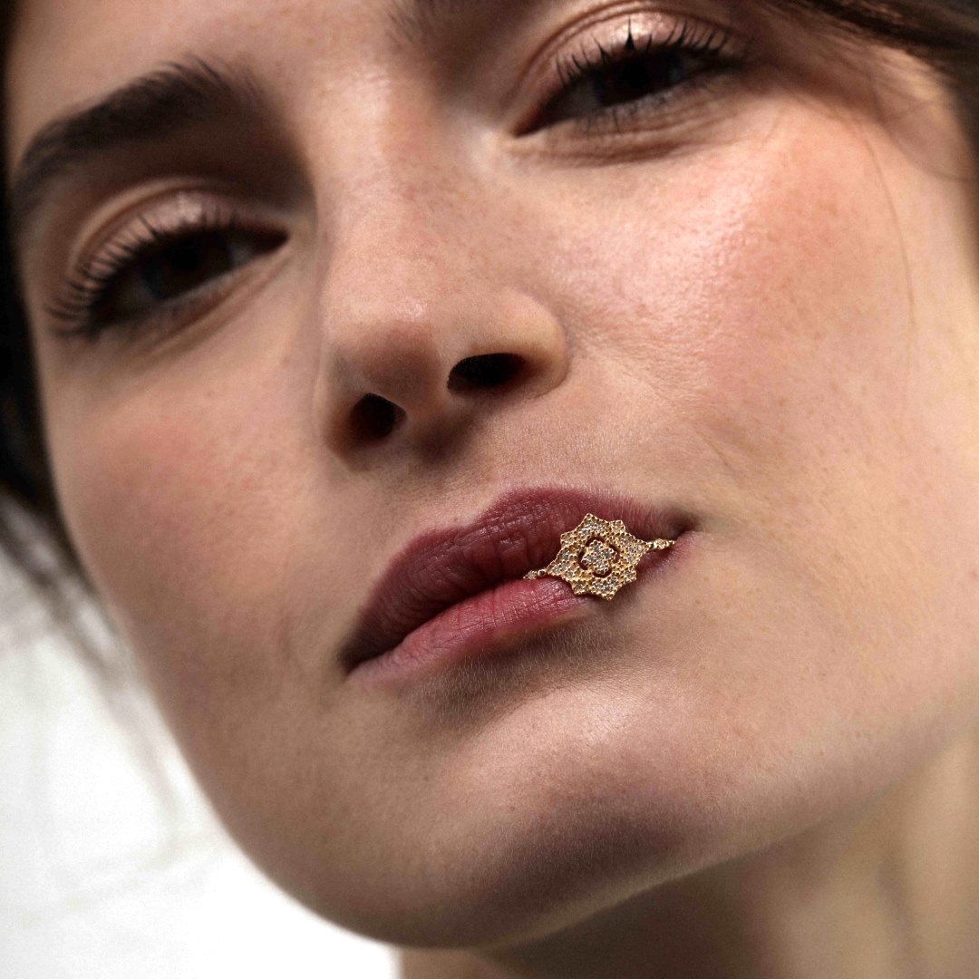 Angèle Brousse Nina Flower bague or 18 carats 20 diamants