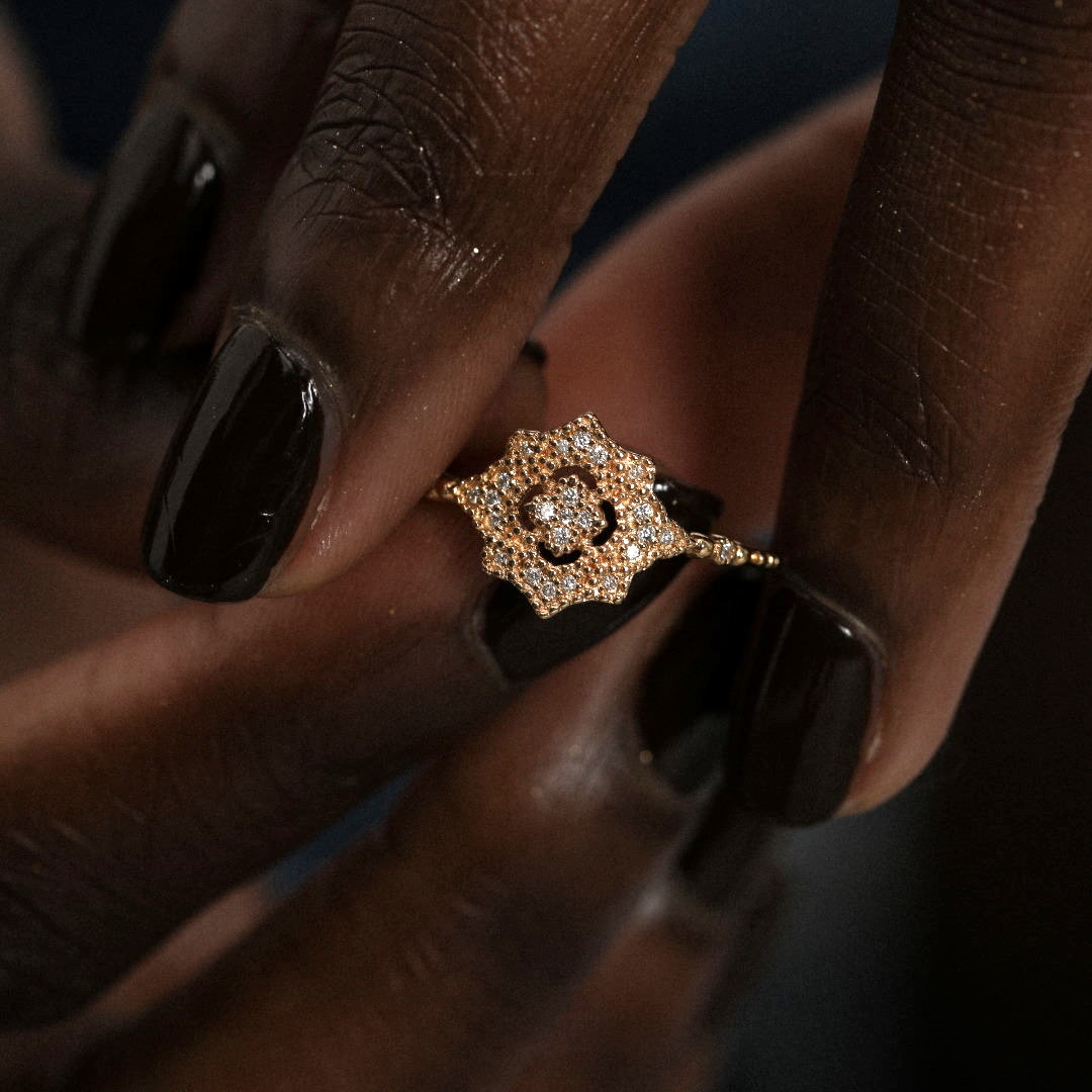 Angèle Brousse Nina Flower bague or 18 carats 20 diamants