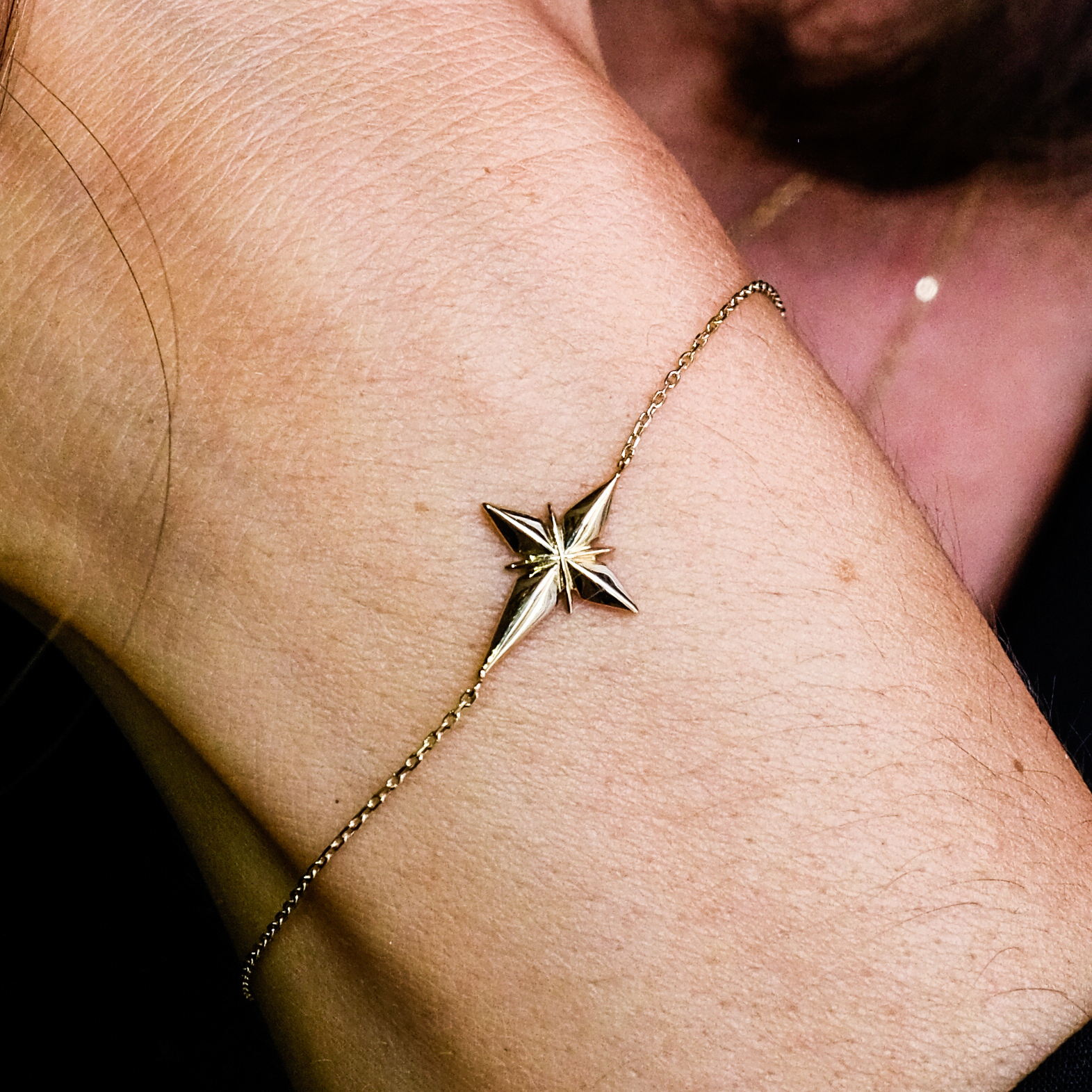 Angèle Brousse Saintes bracelet croix or jaune 14 carats