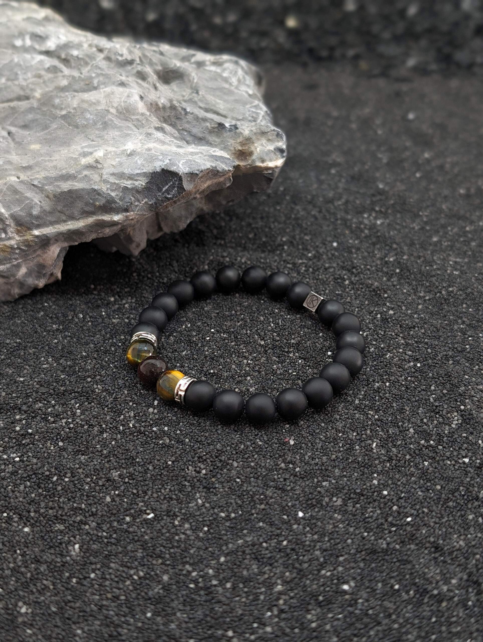 IKOBA Trois Yeux bracelet agate noire dépolie 8mm
