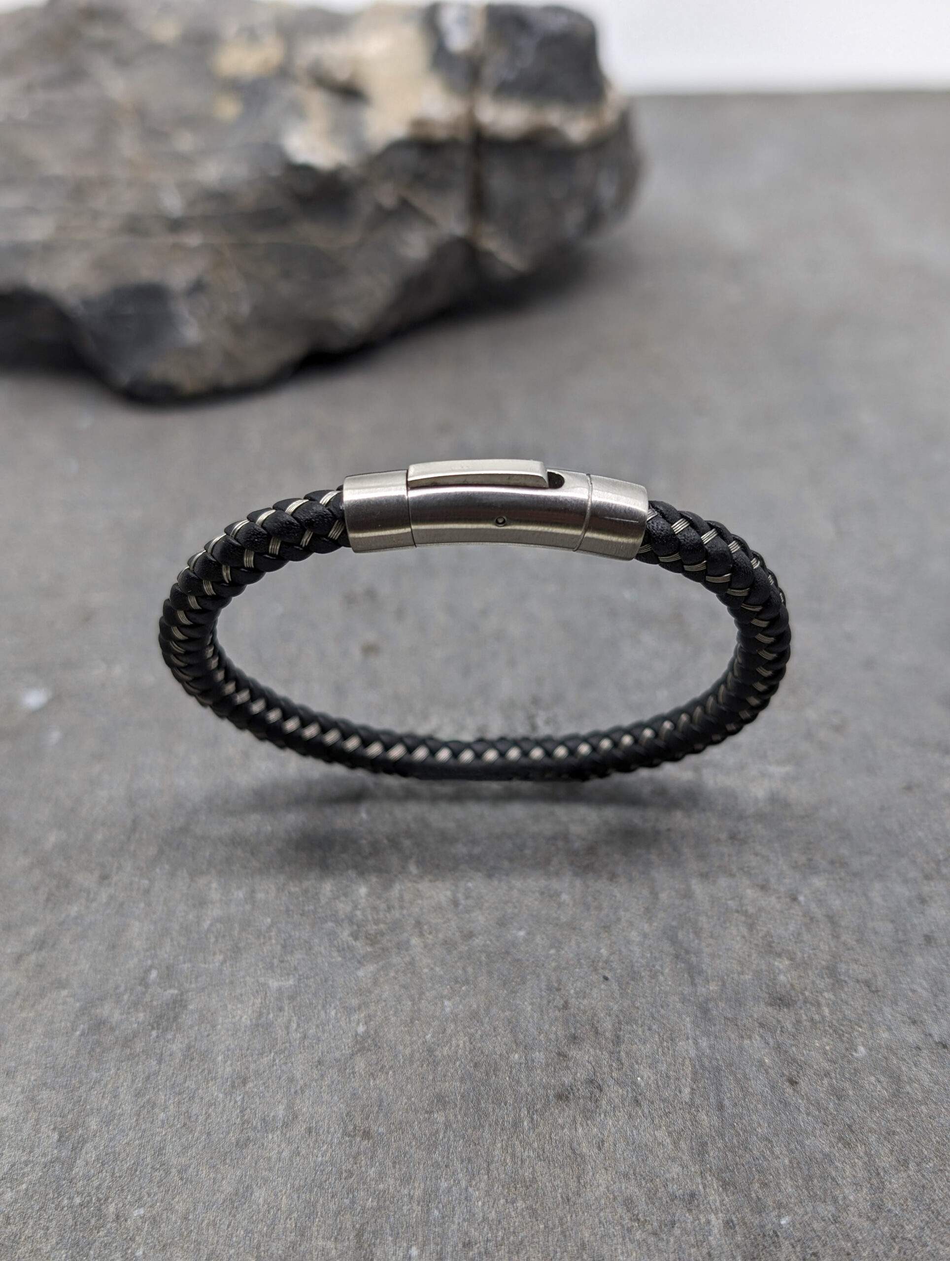 IKOBA Cuir Rond Noir Lien Acier Bracelet Brossé